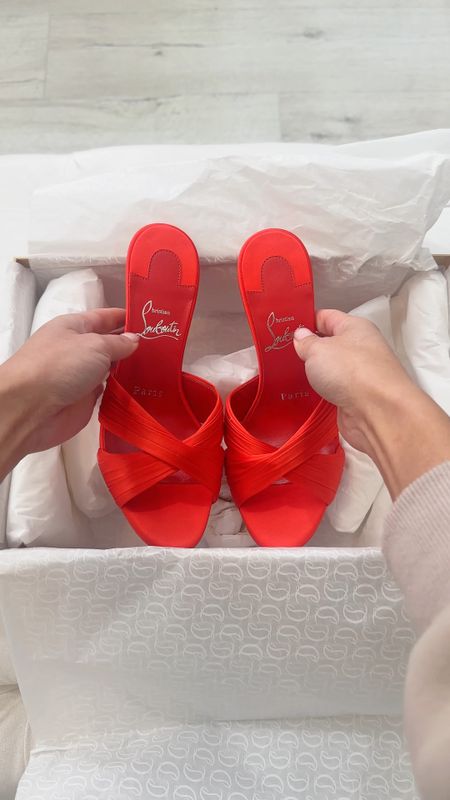 Unboxing my new red Christian Louboutin shoes, Red Nicol is back slide sandals and Christian Louboutin lipgloss queen ankle strap sandals. These are perfect for Valentine’s day and Chinese New Year. 