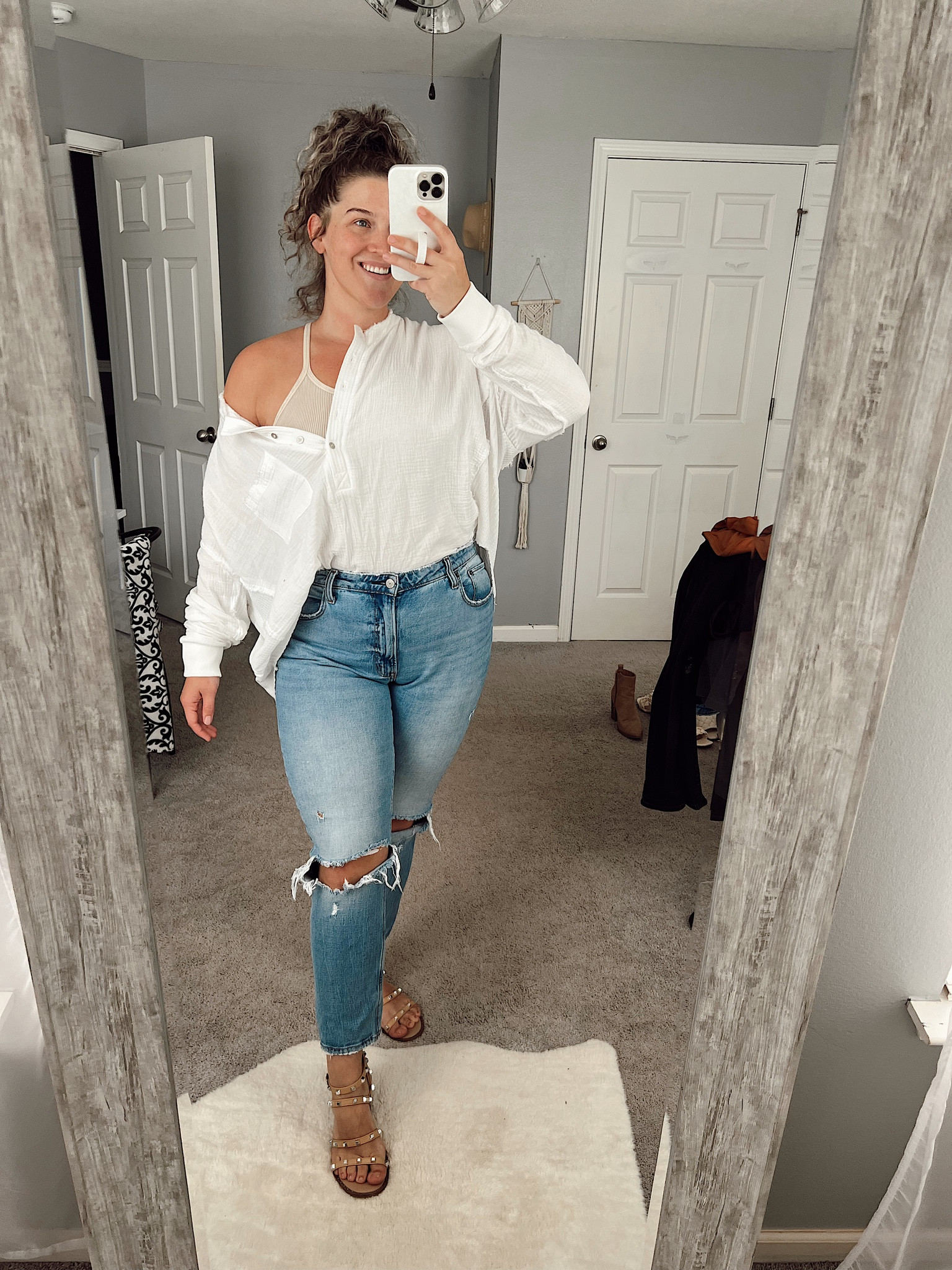 Midsize Fall transition OOTD 🤍
Original shirt, Lovely + Blush, linking similar. 
Jeans size 32R 
#midsizeoutfits #ootd #fallfashion #fallstyle #falloutfits #outfitideas #curvyfashion #curvystyle #curvydenim #curvyjeans #curvelove #size14outfits #croptop #layeringpieces #henley #longsleeve 

#LTKcurves #LTKstyletip #LTKSeasonal