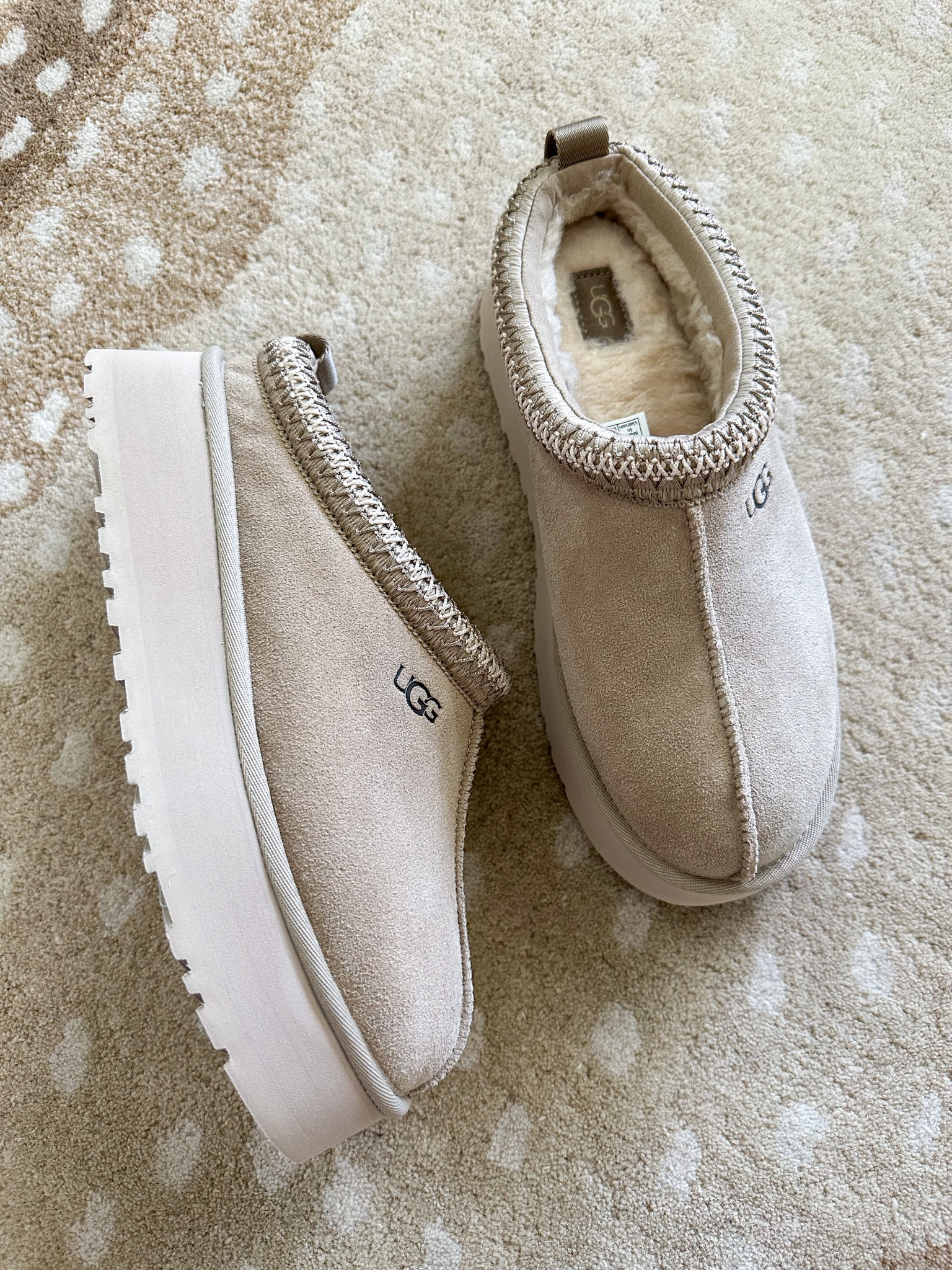 Ugg slippers run clearance small