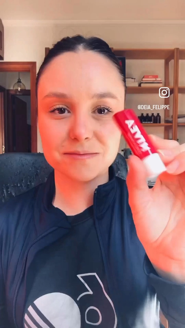 Começar a semana de cuidados com a pele e uma make bem natural como essa, não tem preço 🫶🏻

Produtos:
Tônico @sallve 
Cica eye cream @oceane 
BB serum @vult 
Corretivo @playboybeautybr 
Pó solto translúcido @fenzzamakeup 
Trio de blush e iluminador @rubyrosebrasil 
Máscara de sobrancelha incolor @rubyrosebrasil 
Máscara de cílios @marykaybrasil 
Balm @niveabrasil 
Bruma @naturabrofic

#LTKbeauty #LTKbrasil #LTKxNSale