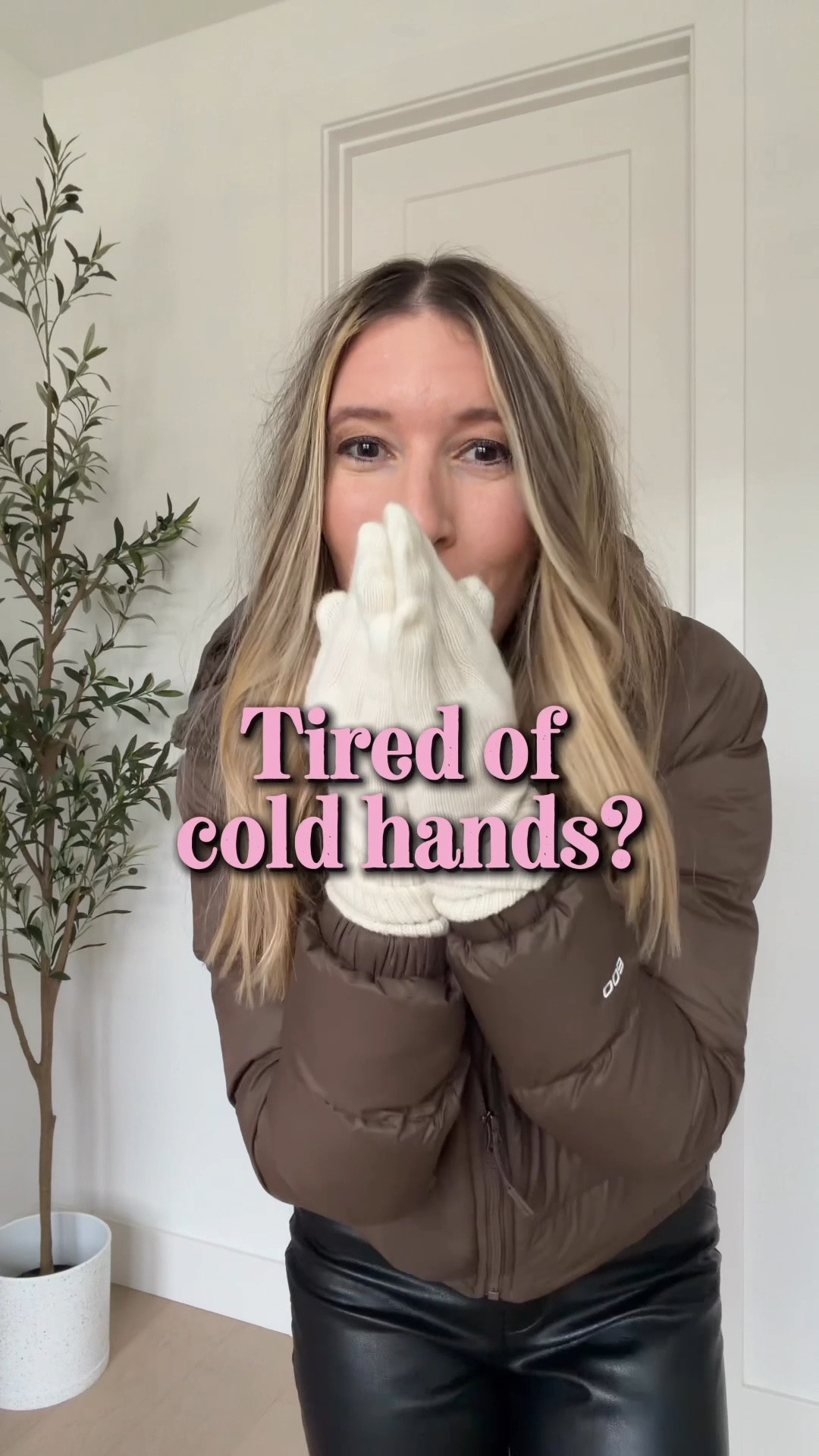 Cold hands?? Give the gift of warm hands to yourself or others this winter season ❄️🎁 Thanks so much to OCOOPA for sending these to me. They get really toasty warm and come in all sorts of cute designs and colors 🤚🏼 They’re easy to keep in my pockets for on the go 👍🏼

Amazon hand warmers
Rechargeable hand warmers


#LTKFindsUnder50 #LTKHoliday #LTKGiftGuide