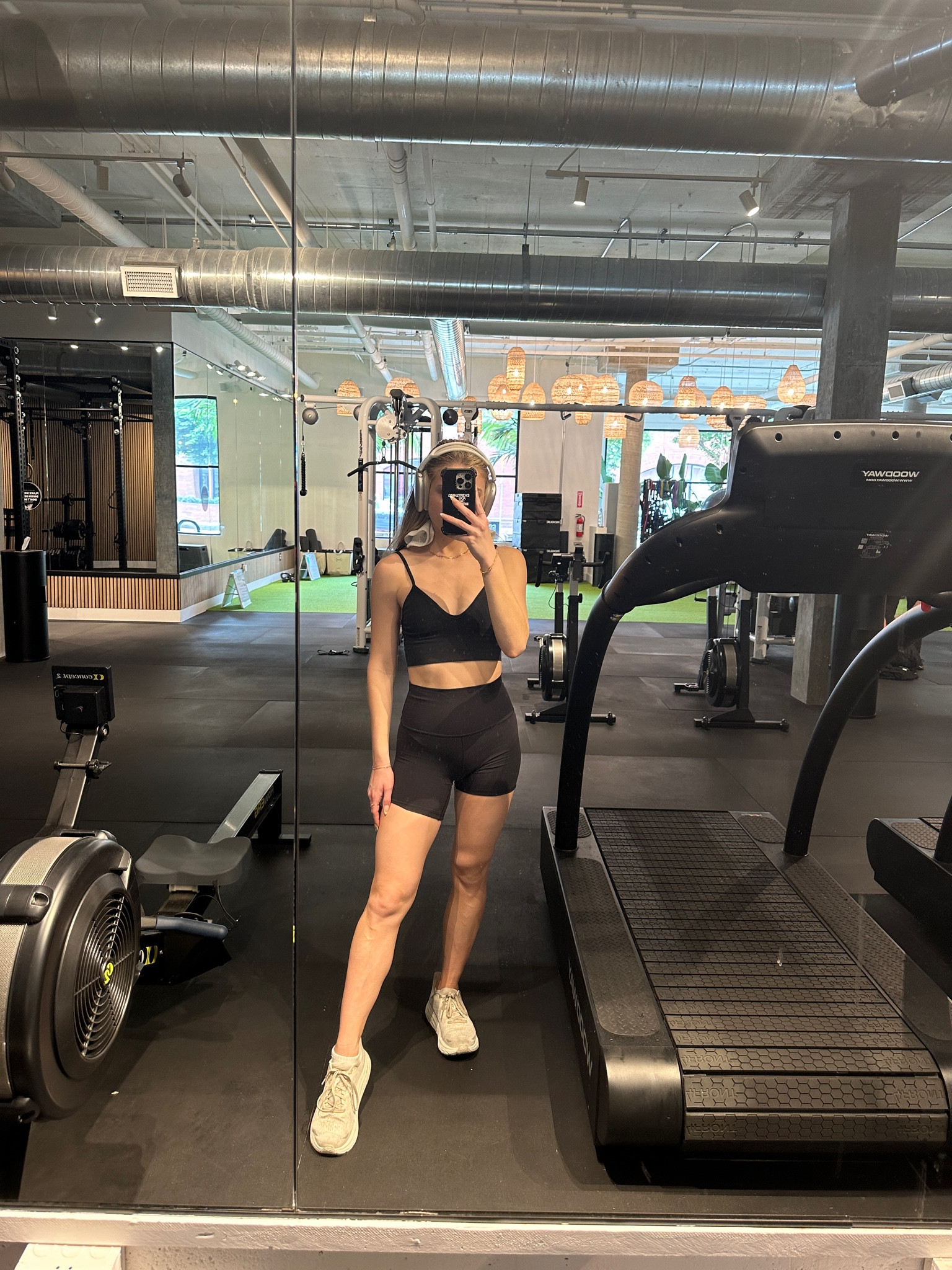 gym fit!! i honestly love this alo sports bra i kinda want more colors 🤭

#LTKfitness #LTKtravel #LTKstyletip