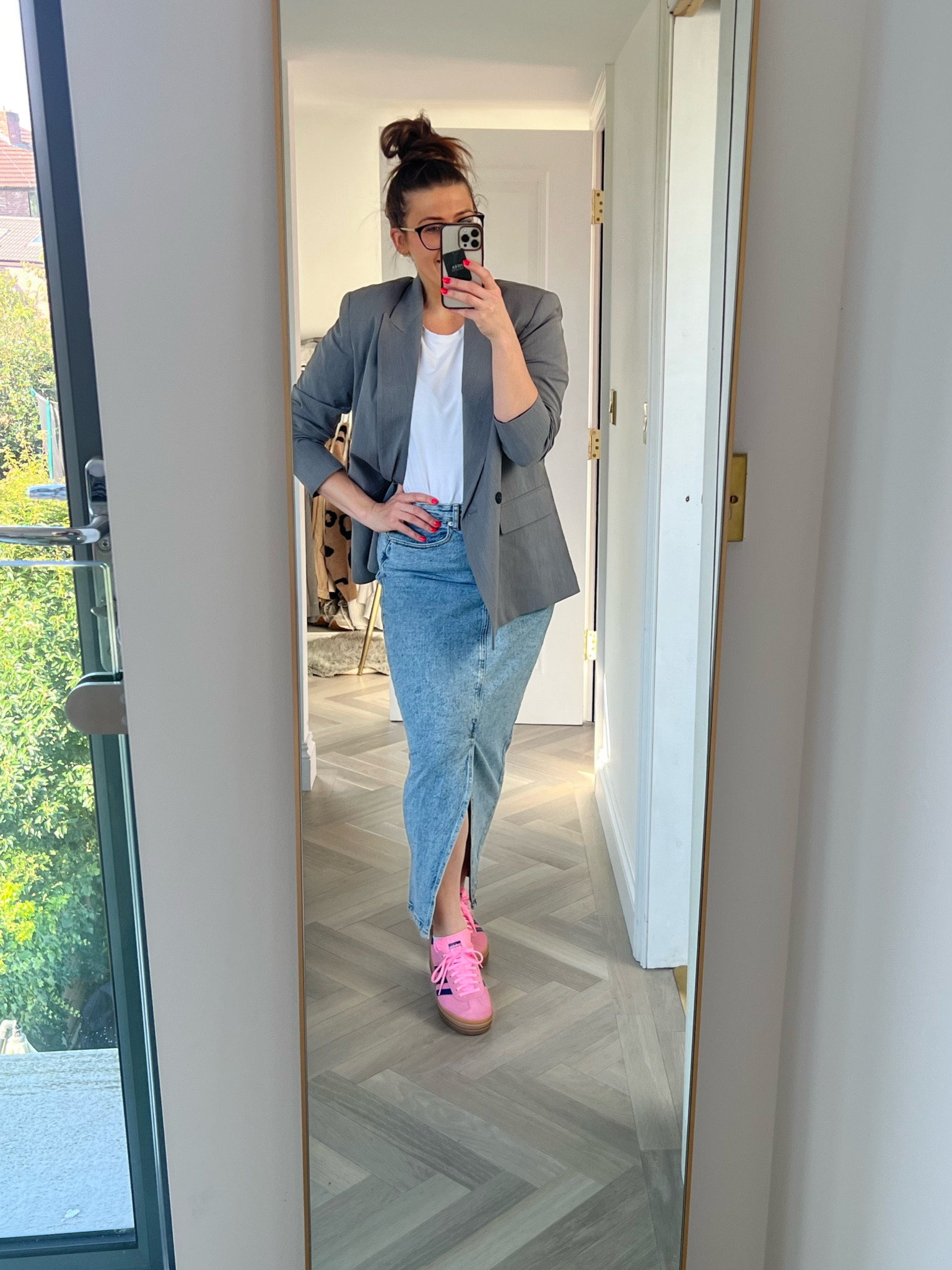 Not my usual style but I love it! 

Grey Blazer - Zara 
Skirt - Stradivarius 
T-shirt - Burberry 
Trainers - Adidas Bold Pink Gazelles 

#LTKuk #LTKautumn #LTKmidsize