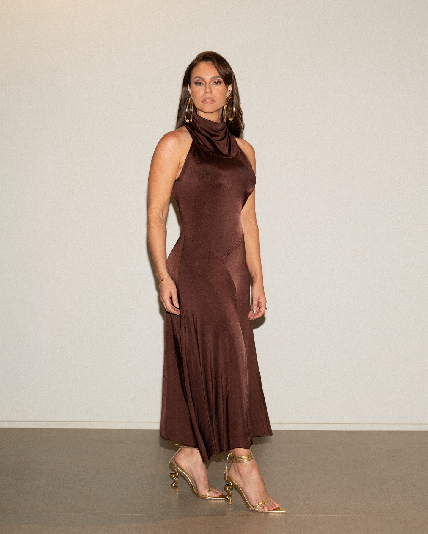 Paolla Oliveira usou look de Victoria Beckhan no programa Angelica ao Vivo. Veja a peça.  

 #LTKbrasil