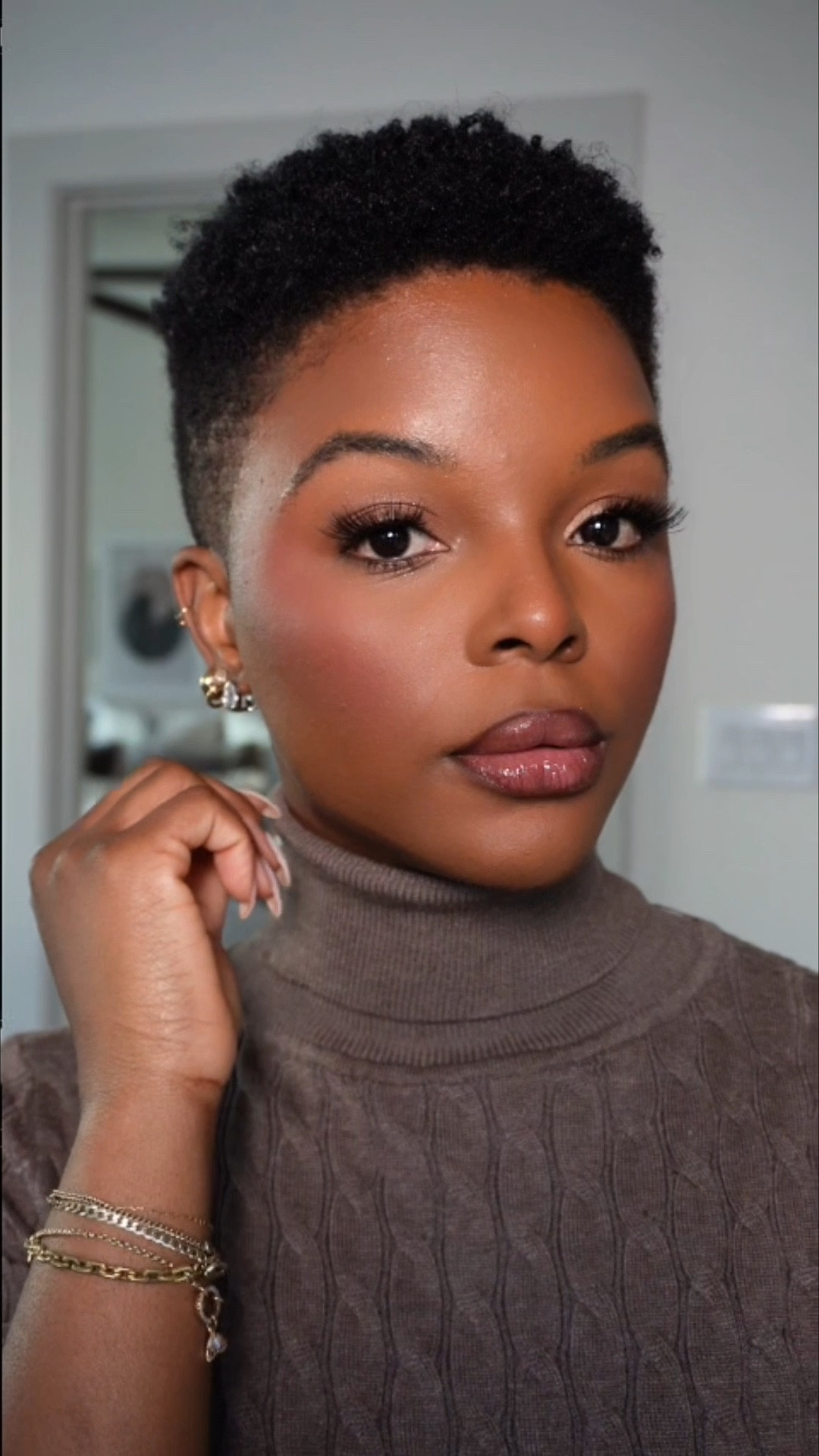 Coffee tones for cozy days ☕️🤎 My go-to brown lip combo this fall @hudabeauty Rich Brown liner + @narsissist Smooth Talk gloss ✨


#LTKgrwm #LTKBeauty