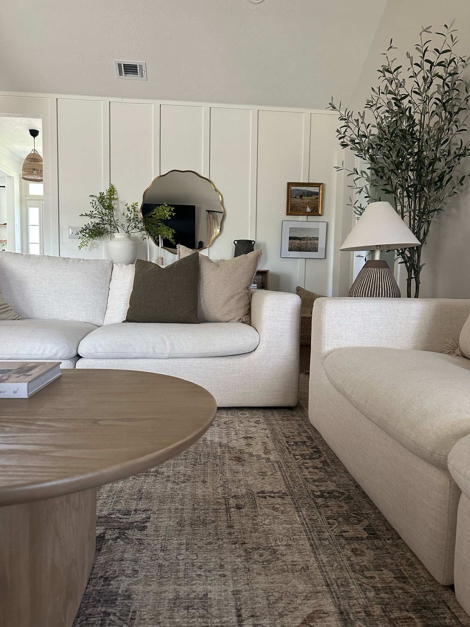 Living room
Rug
Coffee table
Pillows 
Mirror
Art


#LTKhome