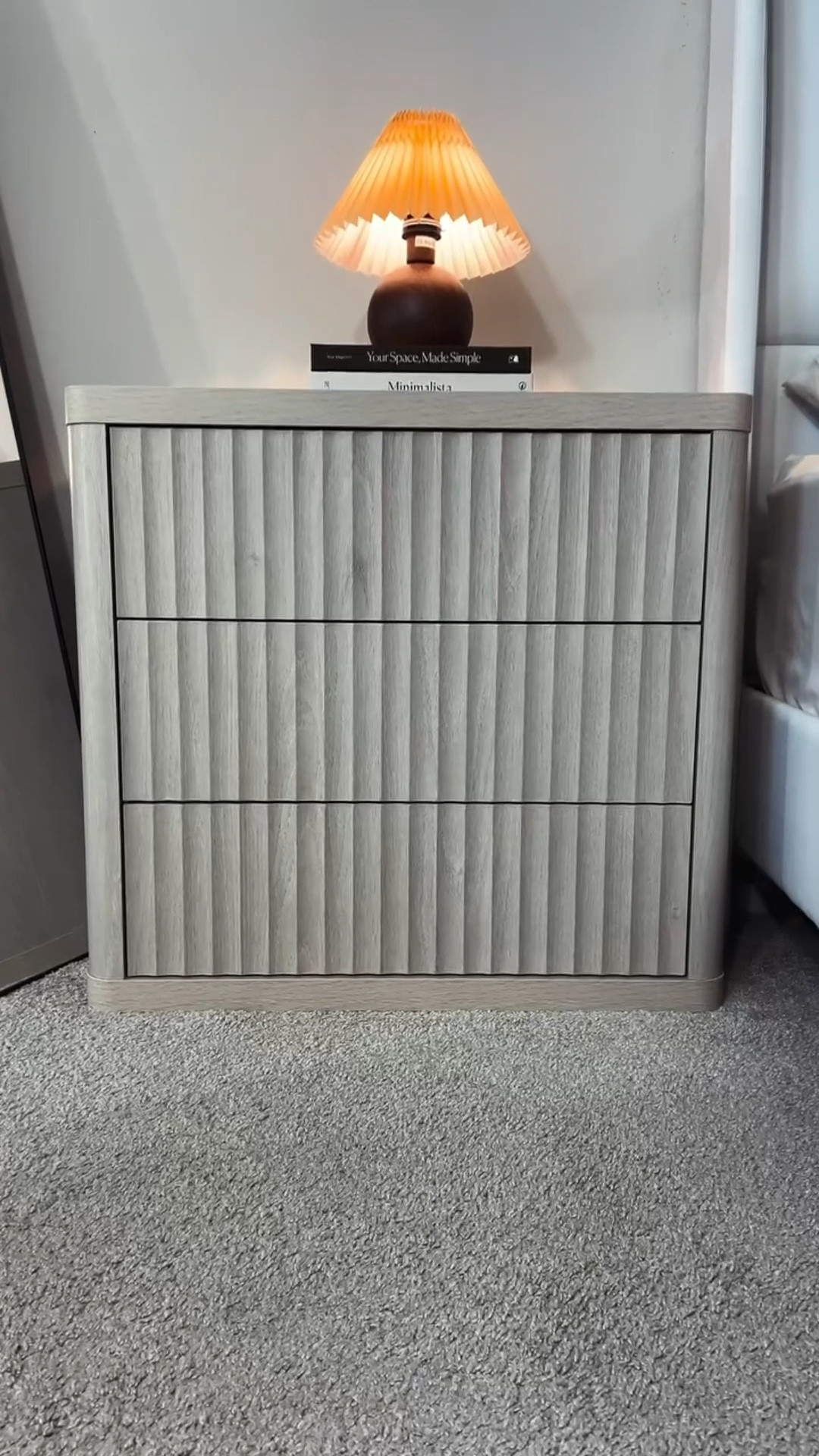 Obsessed with these Sicotas nightstands 🤍
The color and the way the drawers open and close are EVERYTHING✨

Obsesionada con estas mesitas de noche de Sicotas 🤍
El color y la forma de abrir las gavetas lo es TODO ✨

Comment “SHOP” and I’ll send you the link via DM 🛍️

#HomeDecor #BedroomDecor #sicotas #AmazonFinds