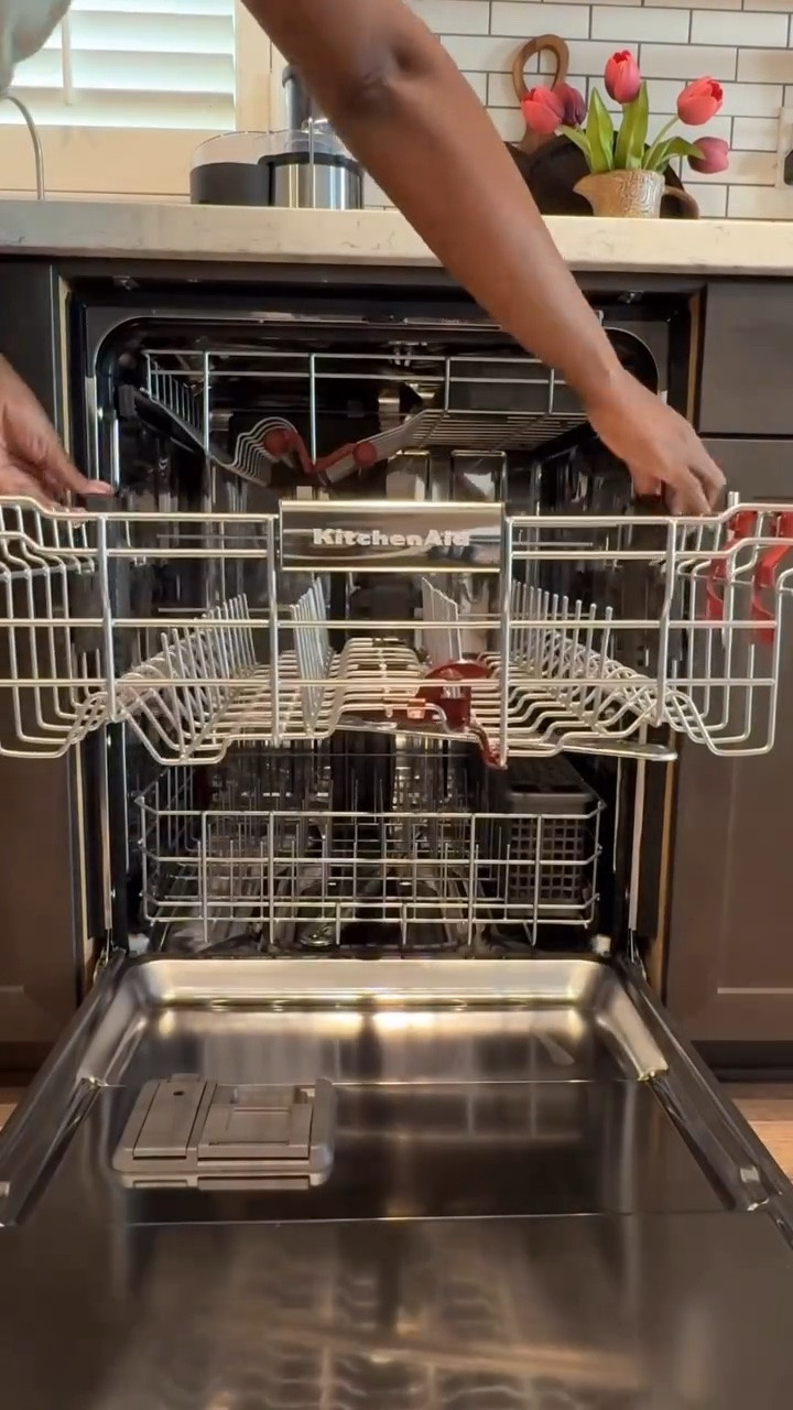 •
𝗬𝗼𝘂 𝗺𝗮𝗸𝗲 𝗺𝗲 𝗳𝗲𝗲𝗹 𝗹𝗶𝗸𝗲…
Wooooo!! Loving my new @kitchenaidusa dishwasher. You might actually find me loading dishes a lot more. 

It’s so quiet, has a lot of space, 40+ jets, various wash cycles, the middle shelf is adjustable and it has a beautiful sleek design. Did I mention the automatic door open dry system that releases vapors for a more efficient drying cycle! I’m in love and had to share it with y’all! 
•
•
#kitchen 
#appliances 
#kitchenaid 
#dishwasher 
#homedecorideas