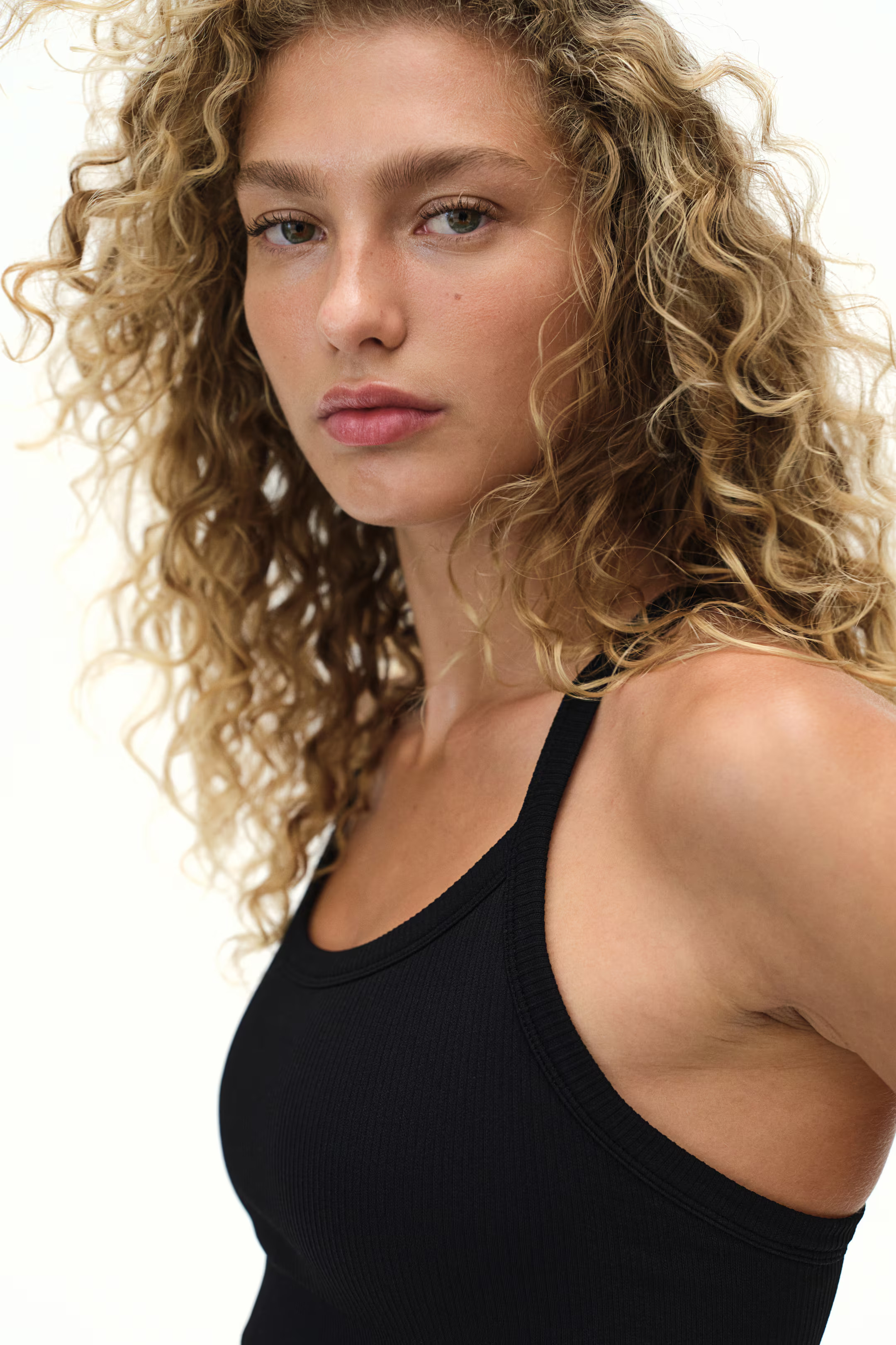 Seamless Medium-Support Sports Bra with DryMove™ | H&M (US + CA)