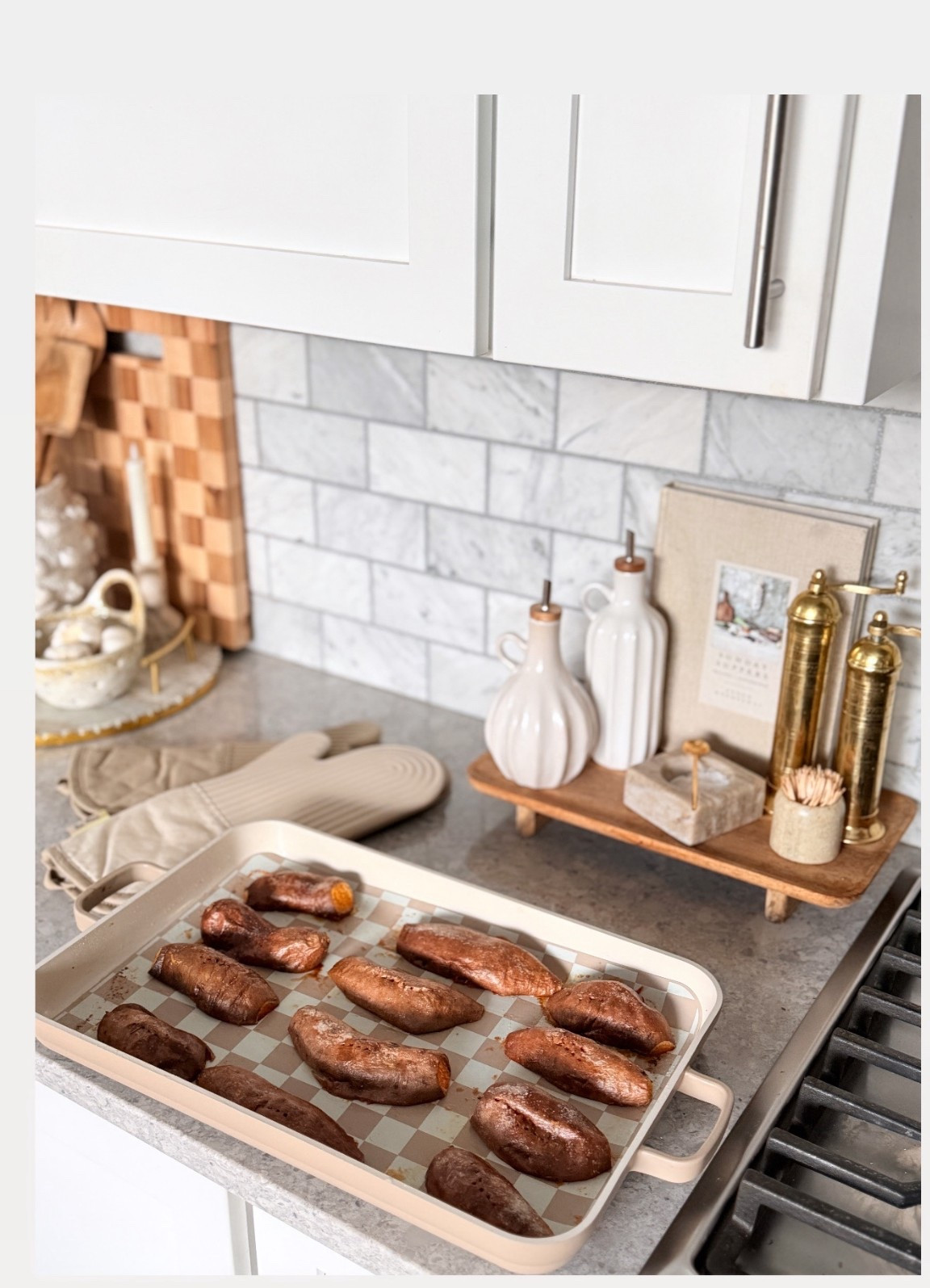 Perfect Baked Sweet Potatoes (Halved!) 🍠✨

⏱ 45 min total (10 prep / 35 bake)
🔥 400°F

• Scrub & dry sweet potatoes
• Cut in half lengthwise
• Place flesh-side down on lined sheet pan
• Poke skins with fork
• Drizzle with oil & rub to coat
• Sprinkle total of 1 tsp salt + ¼ tsp pepper (both sides)
• Bake 35 min until caramelized & fluffy

Halving = faster cook time + perfectly caramelized edges 🤍

#LTKHome #LTKSeasonal #LTKmomlife