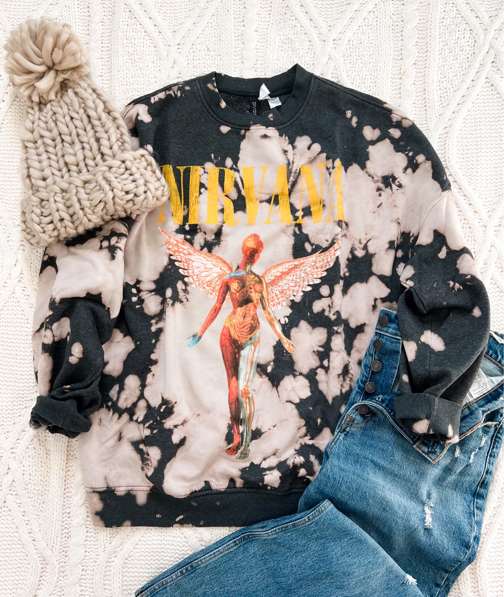 Fall outfits
Oversized sweatshirt
Graphic sweatshirt
Fall outfit

#ltkfall

#LTKunder100 #LTKunder50 #LTKSeasonal