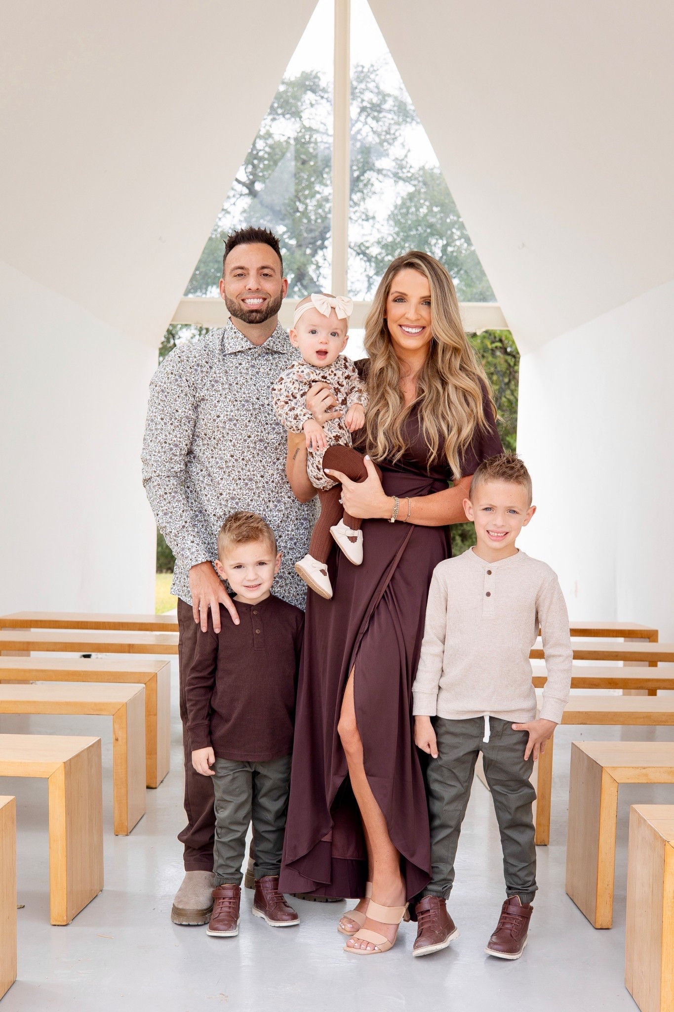 So beyond thankful for this beautiful life 🤎
.
.
.
.
.
#Thankful #FamilyTime #GratefulHeart #ThanksgivingVibes #HolidaySeason #BlessedLife #MomLife #FamilyFirst #MakingMemories #Thanksgiving2025

#LTKBaby #LTKKids #LTKMens