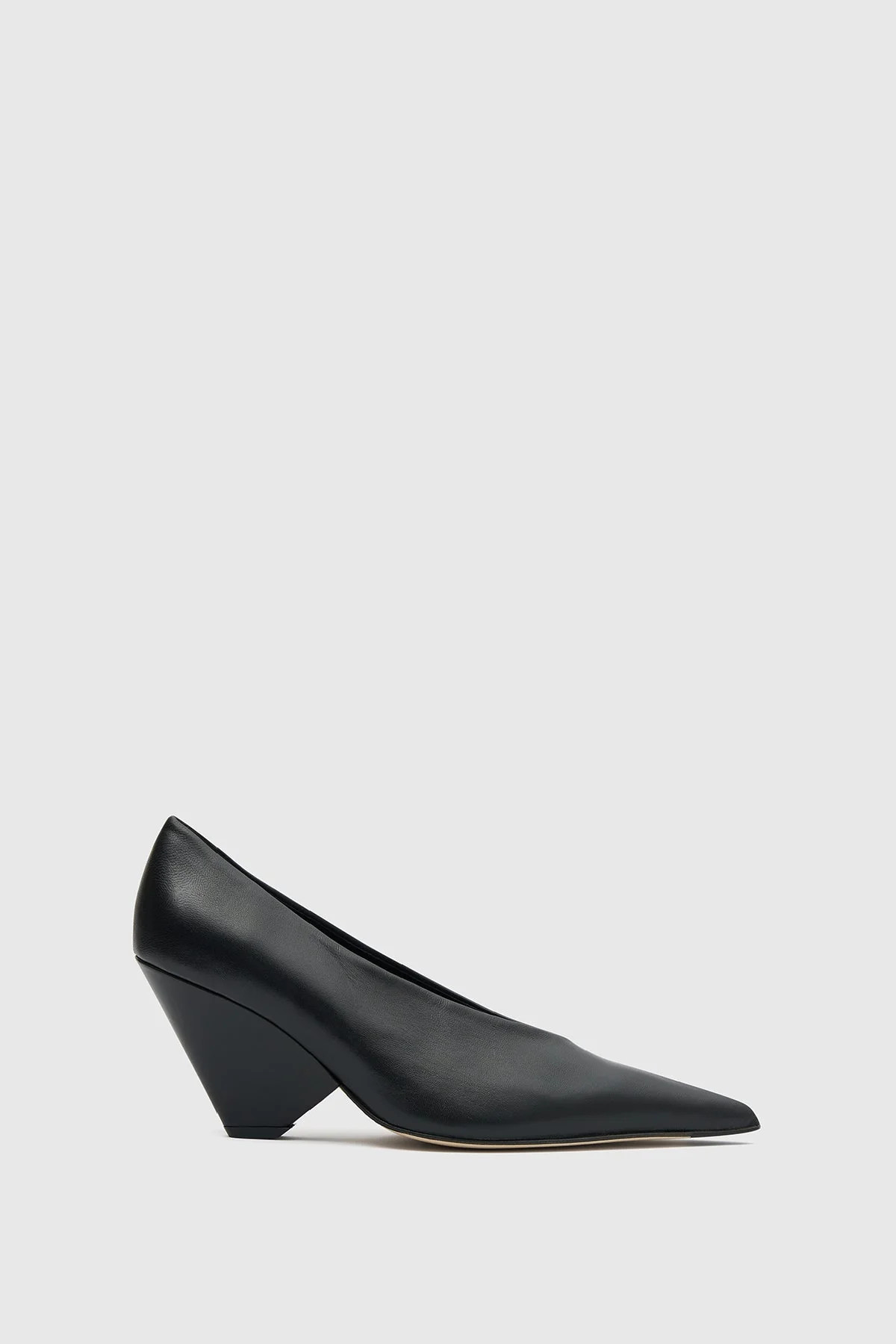 CAMILLA AND MARC Rhys Leather Pump in Black. | CAMILLA AND MARC (ANZ)