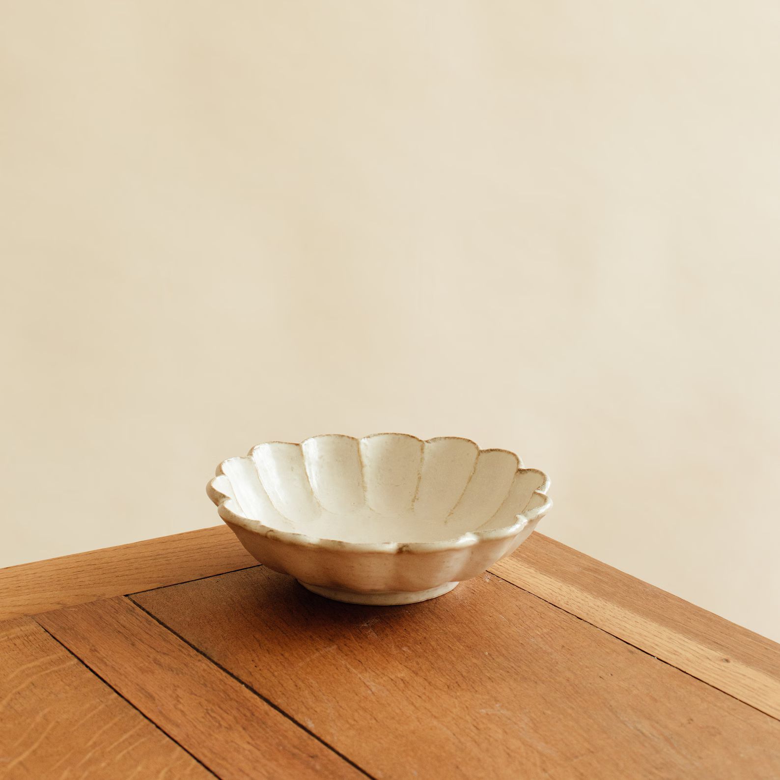 Kohyo Rinka Petal 21cm Bowl | Japanese ceramic - Rustic Off-white pottery - Fruit bowl - flower s... | Etsy (US)