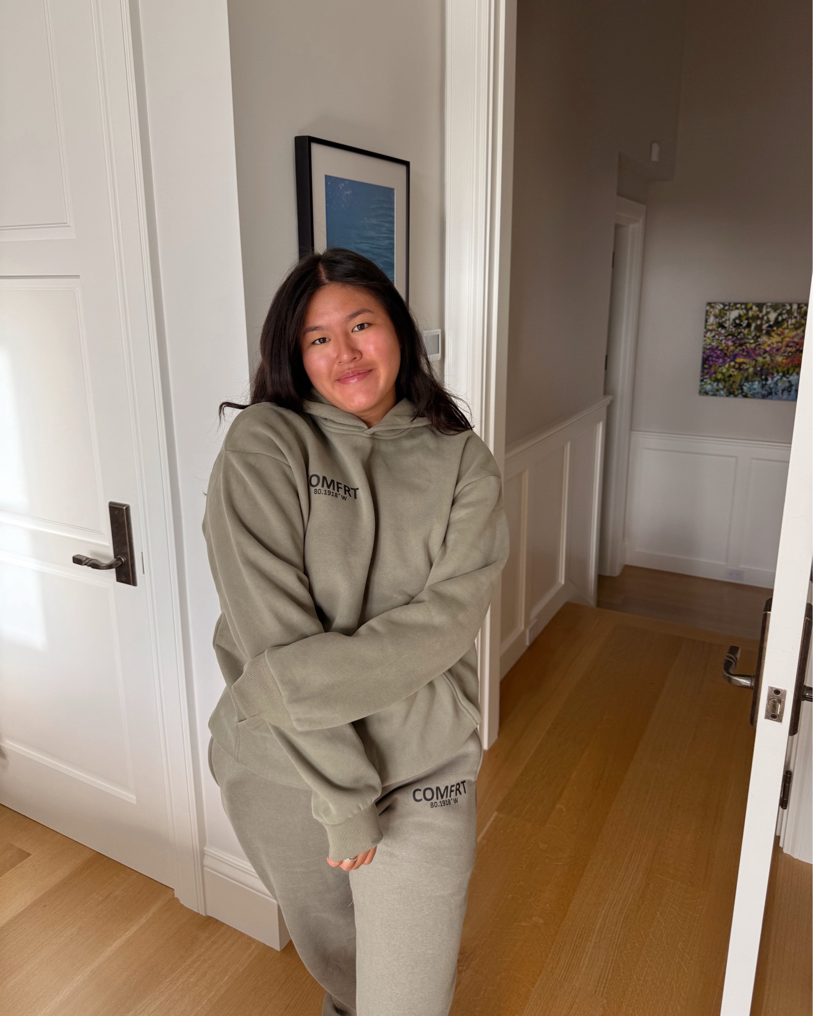 Love this Comfrt set so much! It is so soft and cozy. Perfect for the cool summer nights. I can’t wait to wear this around 24/7 in the fall and winter!  
I am wearing the coordinate set in the color Moss  