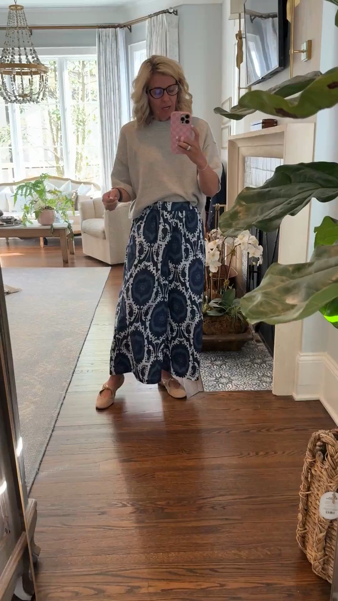 Xs top
Xs pants
8 shoes