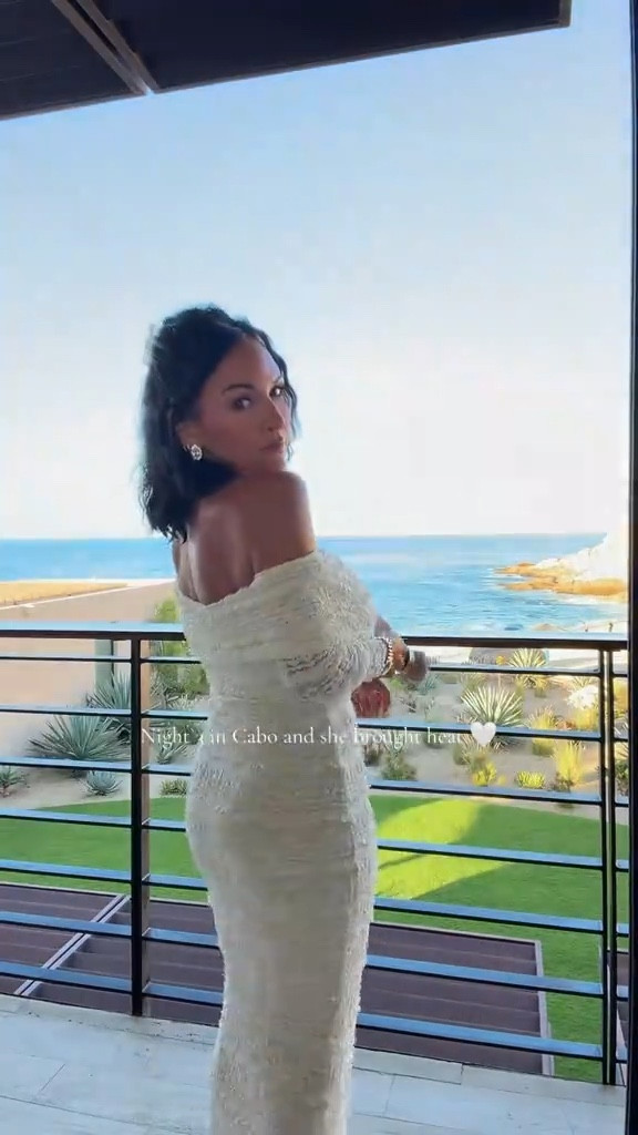 Bestie… night 3 in Cabo and I did not come to play ✨🌴

Dinner with the love of my life, skin kissed by the sun, and a dress that knew exactly how to behave. Flirty, bold, and just enough dangerous to make the night interesting.

Wearing a size small

5’2” • 130 lbs • 25” waist • 34DD • size small

#PetiteFashion #Over40Style #VacationStyle #CaboOutfits #ResortWear