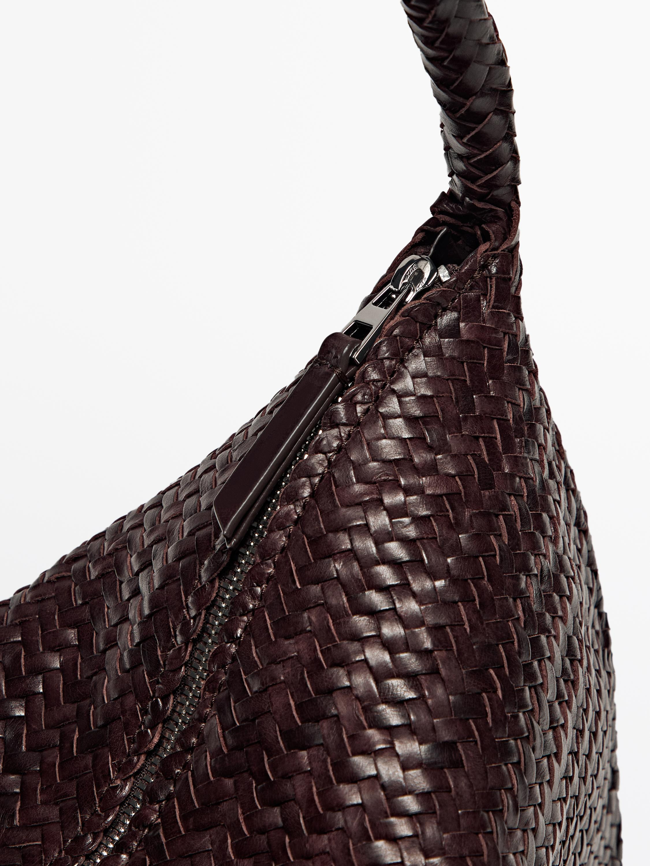 Handbag made of cowhide leather with a nappa finish. A handle/shoulder strap. Zip fastening. Brai... | Massimo Dutti UK