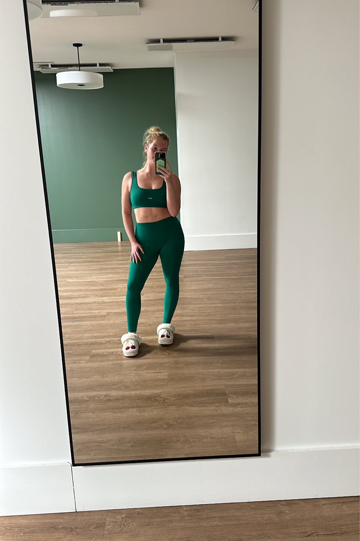 Hot yoga fit from Set Active! Love the seamless front of these leggings🙌🏼 Wearing size M in leggings & L in bra! 

#LTKshoecrush #LTKfindsunder100 #LTKfitness