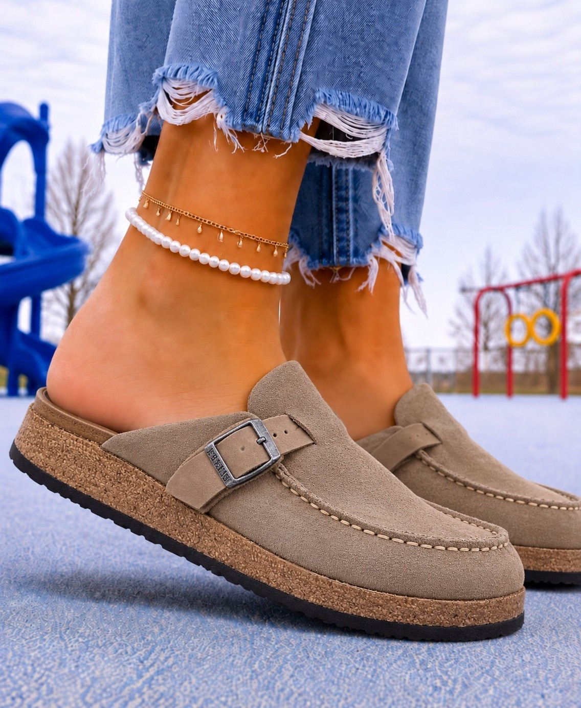 The Perfect Barrel Jeans shoe!! 

Girl, Birkenstock brought a little something DIFFERENT for fall, and I am loving it! 🤎🍂 These new clogs have that easy slip-on style, but the shape and buckle give them a dressier, more polished look! 😍

They’re giving a little mule, a little loafer… with that Birkenstock vibe we love! 🙌 The buckle is such a cute detail, and I feel like these would be so easy to dress up OR keep casual.

Picture them with straight-leg jeans, a cozy sweater, and a cute bag. Instant fall outfit! 👏

If you love Birkenstocks and want a dressier option, take a look at THESE!

💬 Comment CLOG and I’ll send you the link!

#Birkenstock #FallClogs #FallShoes #EasyOutfits #FallStyle

#LTKgrwm #LTKmomlife #LTKdayinmylife