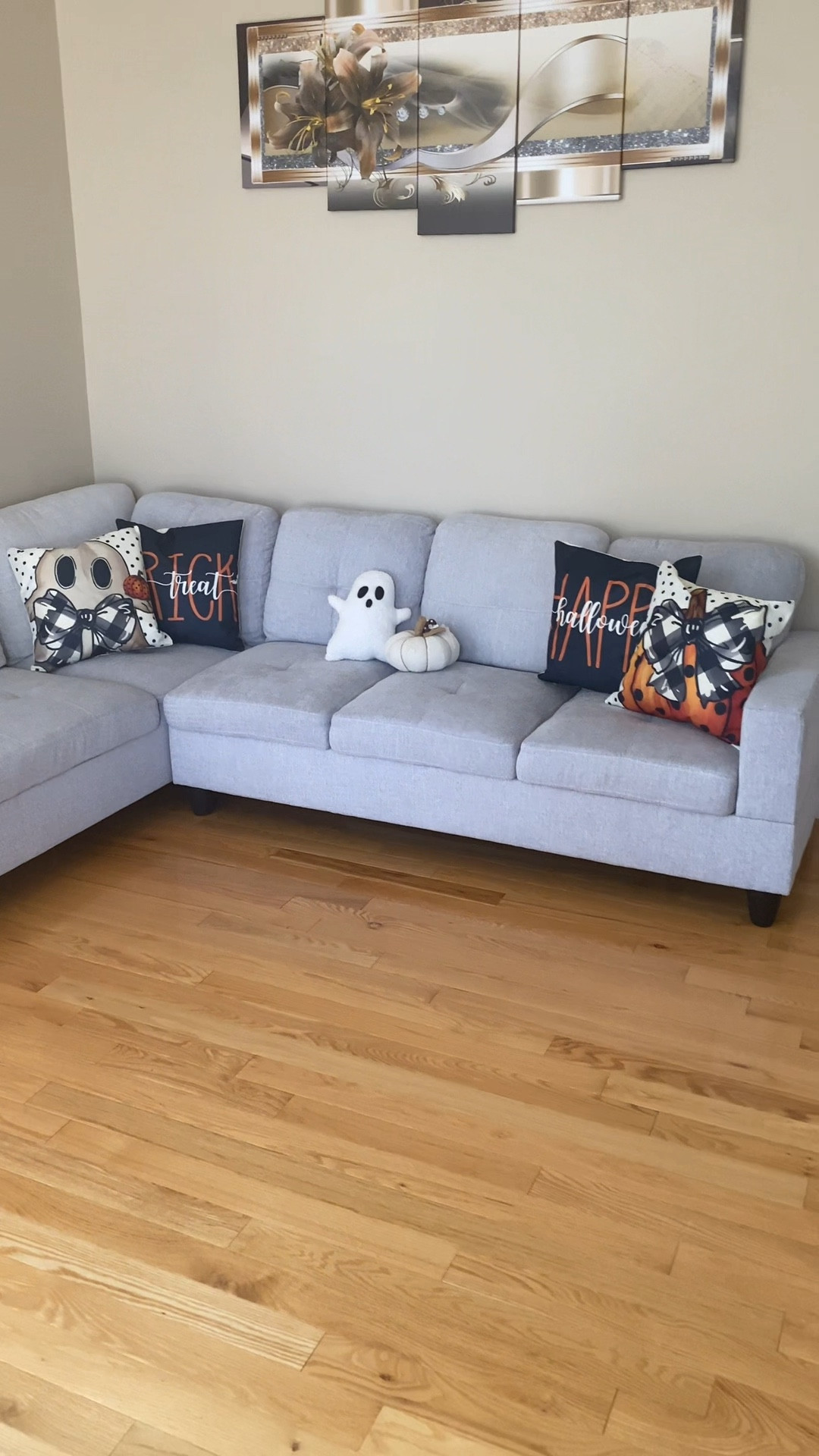 🎃👻 Hey everyone! Check out these adorable Halloween throw pillows on my couch! I just love this Halloween Plaid Pumpkin and Ghost Pillow Covers Set. They really bring the festive spirit to my home! 

These decorative cases are made from a lovely linen material with cute polka dots, making them perfect for my sofa, bedroom, or even my office and car. The charming designs of ghosts and pumpkins add a cozy farmhouse vibe that I can’t get enough of! 

They’re not just stylish, but they also create a warm, inviting atmosphere for the Halloween season. Can’t wait for guests to see them! Happy haunting! 🎃✨👻

#LTKVideo #LTKSeasonal #LTKHome