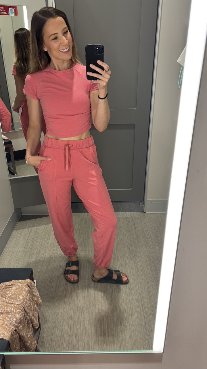 Cute athletic wear on sale…need I say more?! 30% off ends TODAY!  Comment FIT for links. 💗

#fitness #fitspo #ootd #athletic #casualstyle