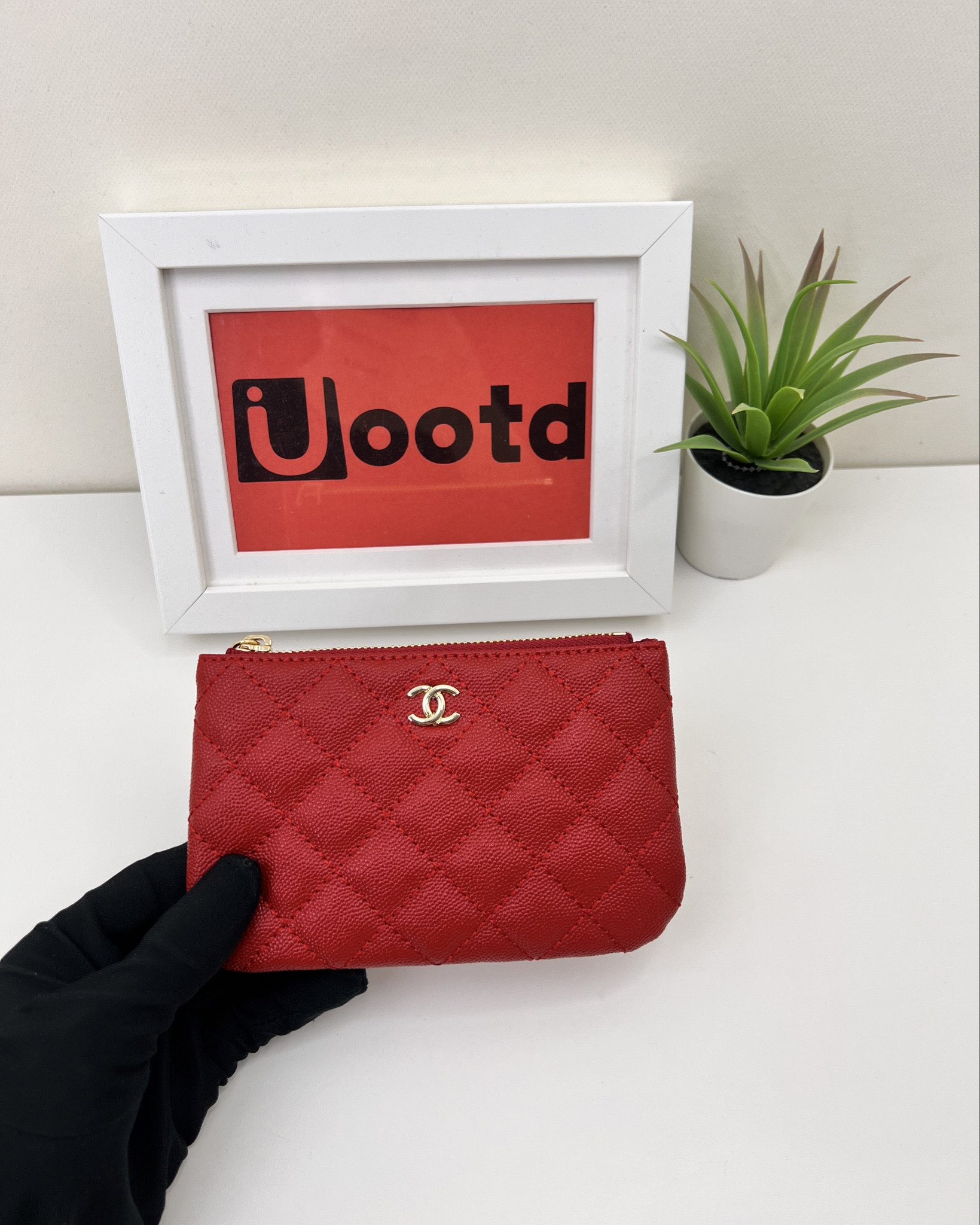 CHANEL change Bag red Bag cardholders 

#LTKfindsunder50 #LTKstyletip #LTKworkwear