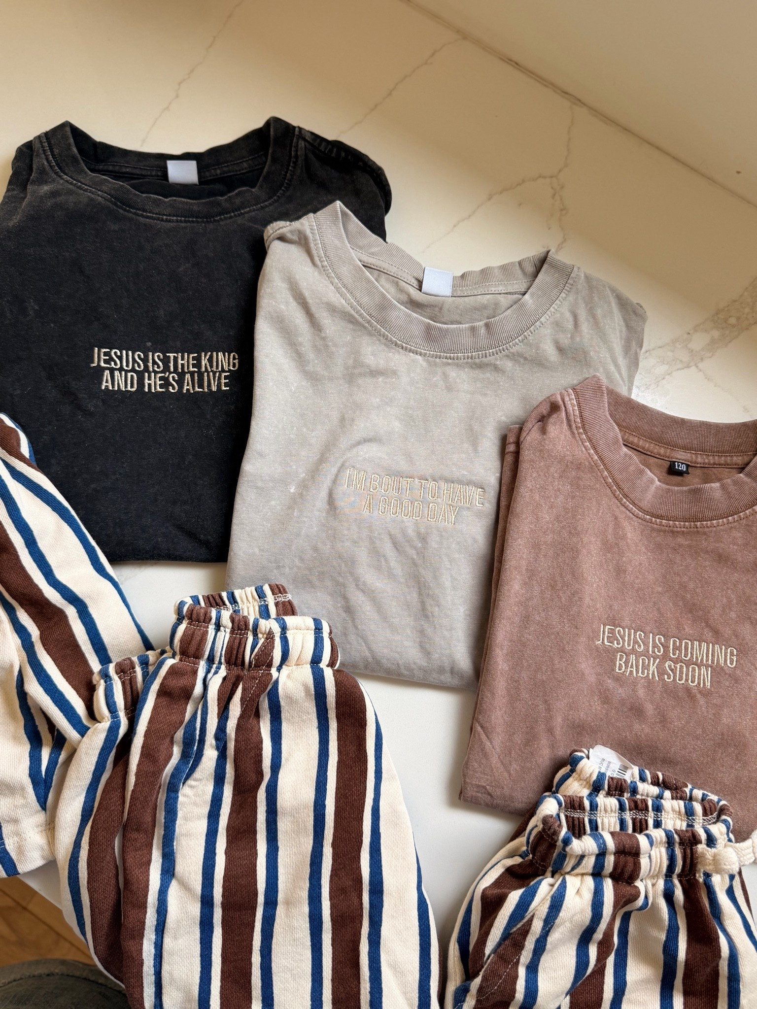 THIS IS FOR THE SOLID SHIRTS - NOT EMBROIDERED 

The tan is the single shirt - not the 3 pack due to size difference in kids. 

I orders Brady & Cove both Mediums