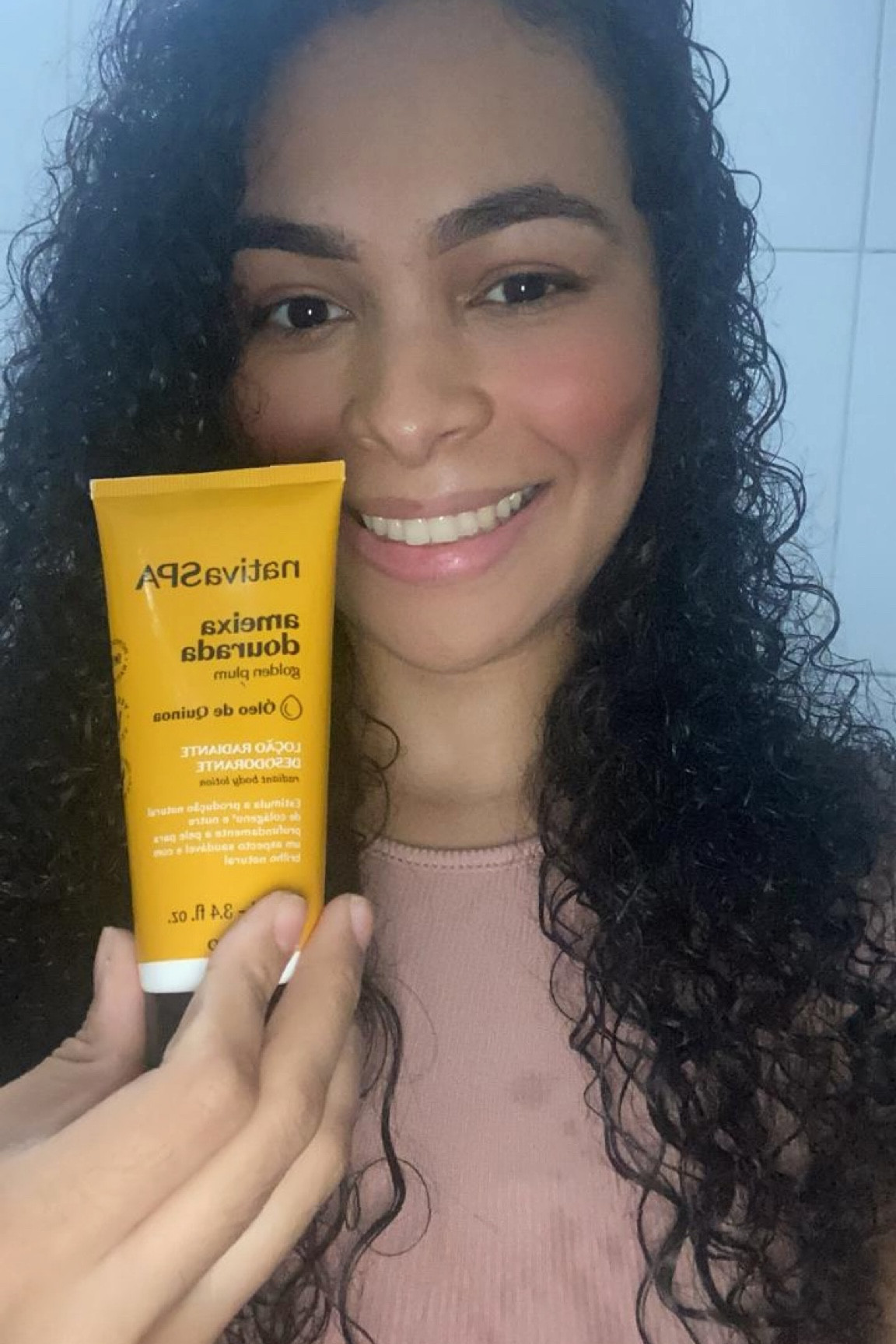 Virou o meu queridinho , sou apaixonada por esse cheiro e além de hidratar muito , e ainda protege sua pele do ressecamento, tem toque seco e absorve rápido na pele , eu amei textura confortável e fácil de espalhar. 

#LTKbrasil
