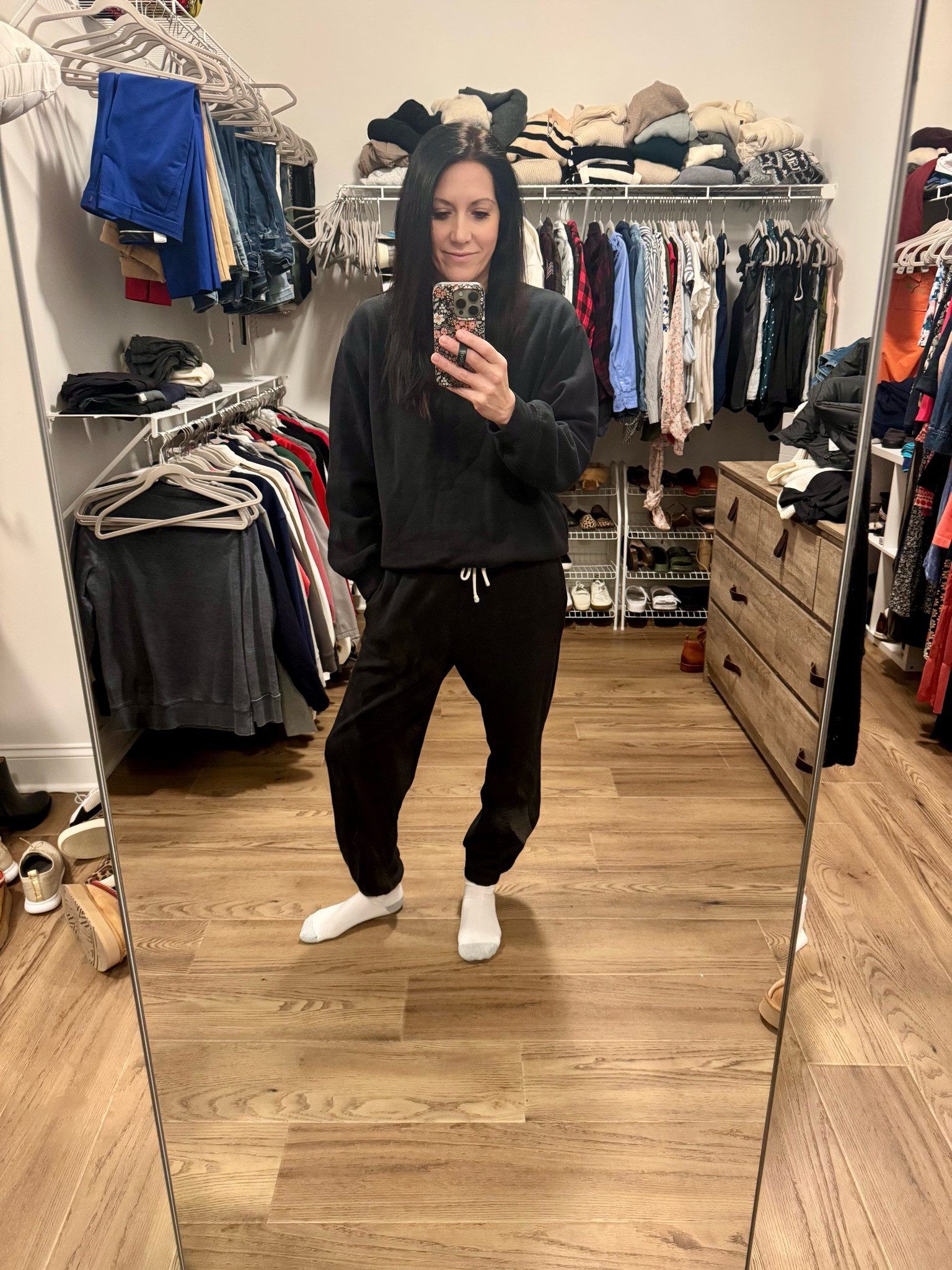 Freezing preschool drop off outfit. So soft & so cozy! 

Drop off outfit/ drop off ootd/ joggers/ jogger set/ comfies