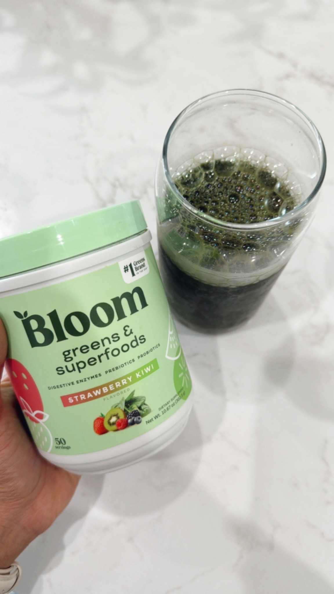 Ladies, don’t forget to take your pre + pro biotics for some clean energy & a bloat-free belly🙌🏼 #BloomGreens #WellnessForHer 💚

#LTKActive