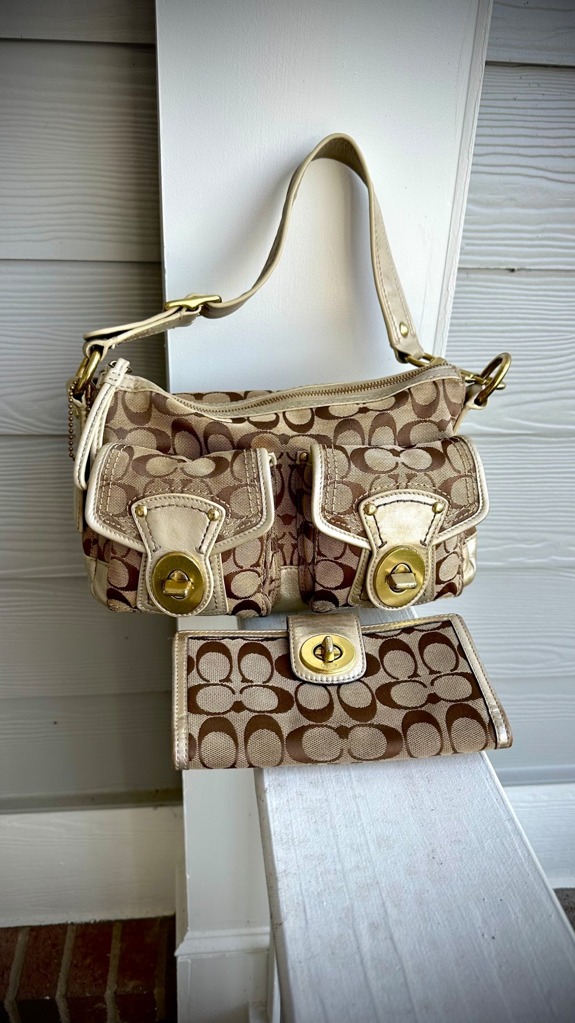 Did anyone say Y2K? Vintage coach!!! 