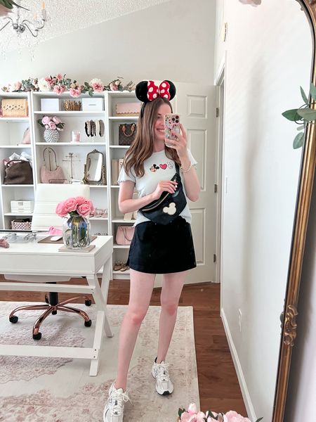 Disney outfit!
Tee: sized up to S but it runs tts, could’ve done the XS!
Amazon Skort: XS
