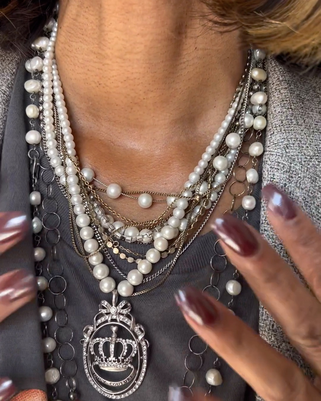 Jeans and a T-shirt are the perfect opportunity for  statement jewelry!!! Almost all of my pieces I’ve had for years are high quality items that have never gone out of style. An investment well worth it, when building a sturdy wardrobe 😉

#getreadywithme


#LTKStyleTip #LTKFestival