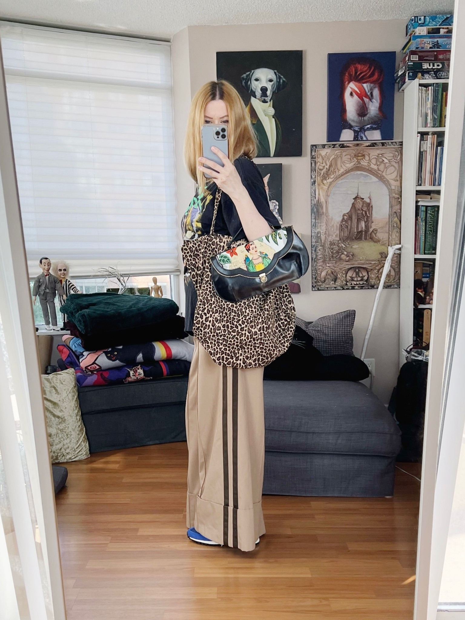 All kinds of mixed prints and graphics going on here.
T-shirt vintage, trousers secondhand.

•
. #torontostylist  #fashionstylist #summerlook  #StyleOver40  #vintagebandtee  #etsyfind #poshmarkFind #thriftFind #secondhandFind #FashionOver40  #MumStyle #genX #genXStyle #shopSecondhand #genXInfluencer #WhoWhatWearing #genXblogger #secondhandDesigner #Over40Style #40PlusStyle

#LTKstyletip #LTKFind #LTKitbag