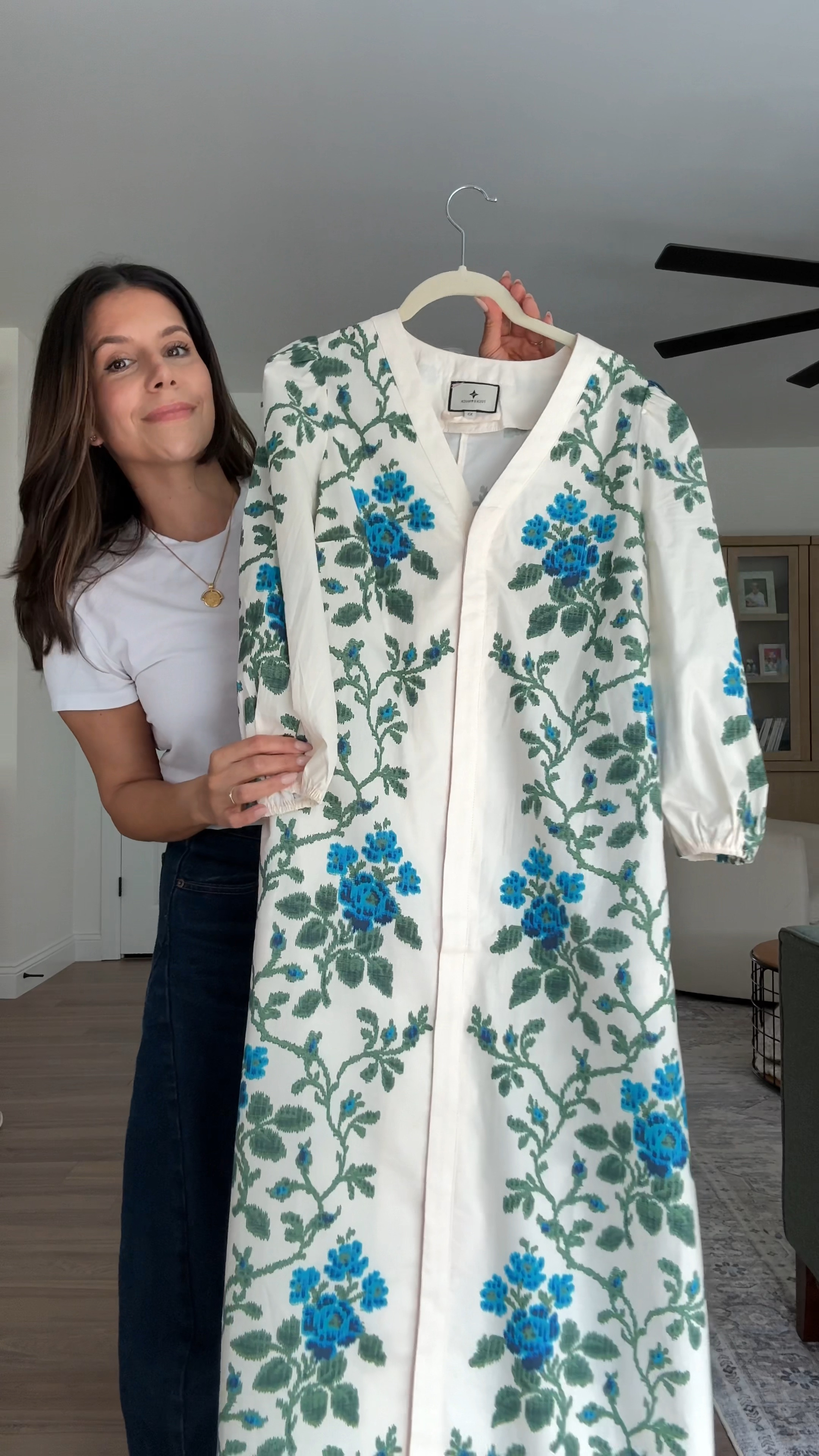 GRWM in this gorgeous summer dress. I love the feminine puff sleeves and the removable tie waist. This one is going to be a go-to when I want to feel a little more dressed up.

✨ Want links to the whole look? Make sure you’re following me and comment SHOP and I’ll send everything straight to your DMs.

#summerdress #grwm #summerstyle #femininestyle