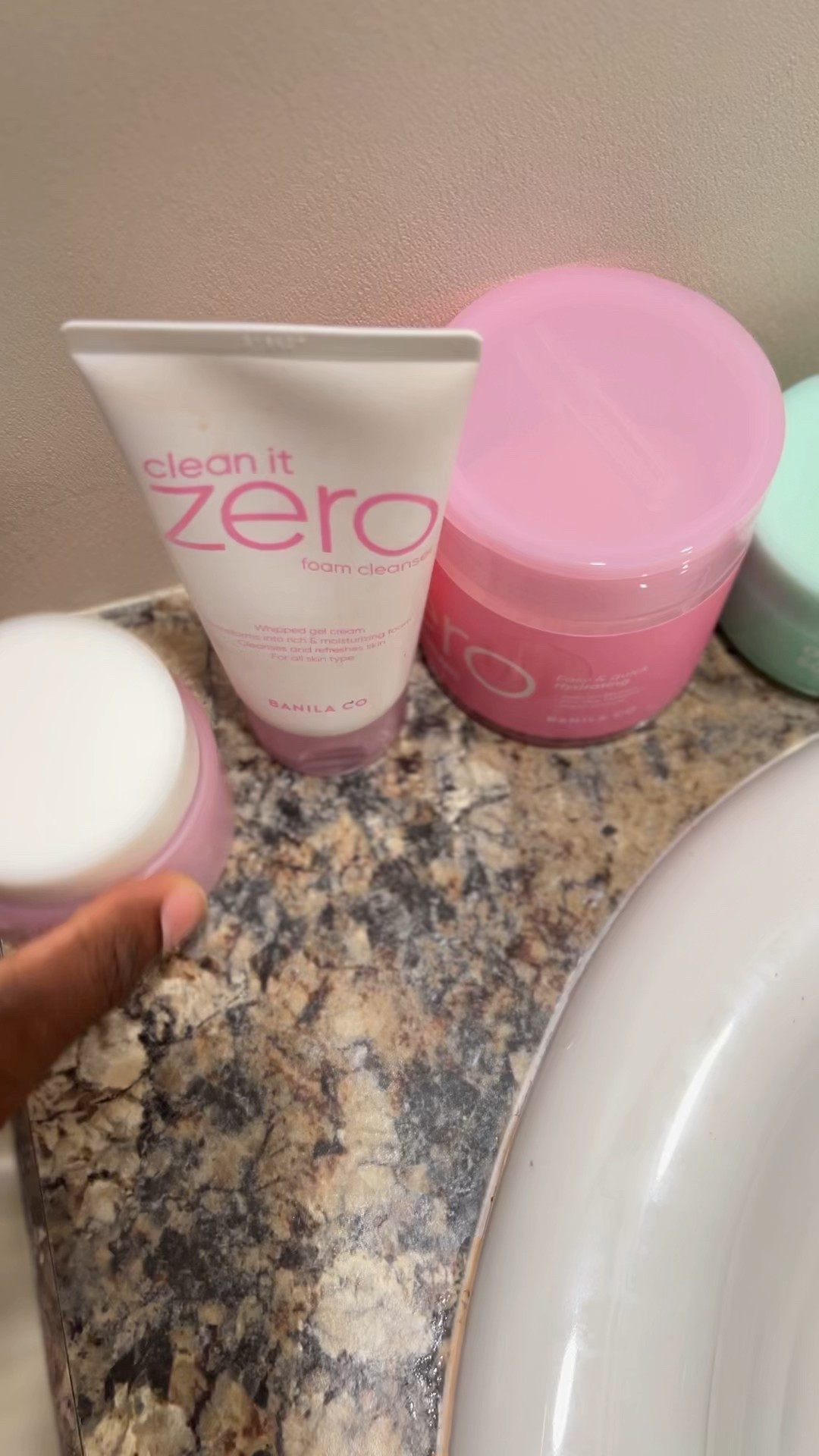 #ad @banilacousa #BanilaCoUSA #CleanItZero#skincareformakeup #glassskin #skincare #doublecleansing #kbeauty #smoothskin #CleanBeauty 

Get unready with me using Banila Co, Korea’s iconic skincare brand and home of the world’s #1 selling cleansing balm Clean It Zero!
