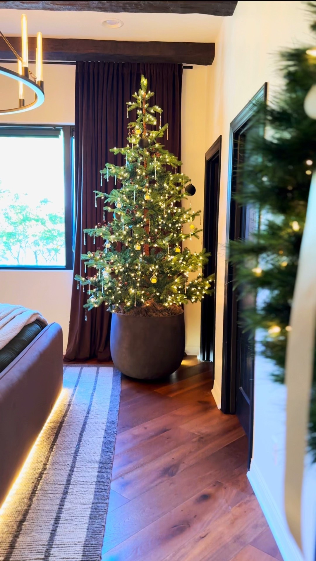 I am in love with how this tree turned out! Simple yet chic! 

Christmas tree. Home decor inspiration. Holiday decor. Christmas home styling. Faux greenery. Faux tree. Concrete planter. Holiday home. Home design  