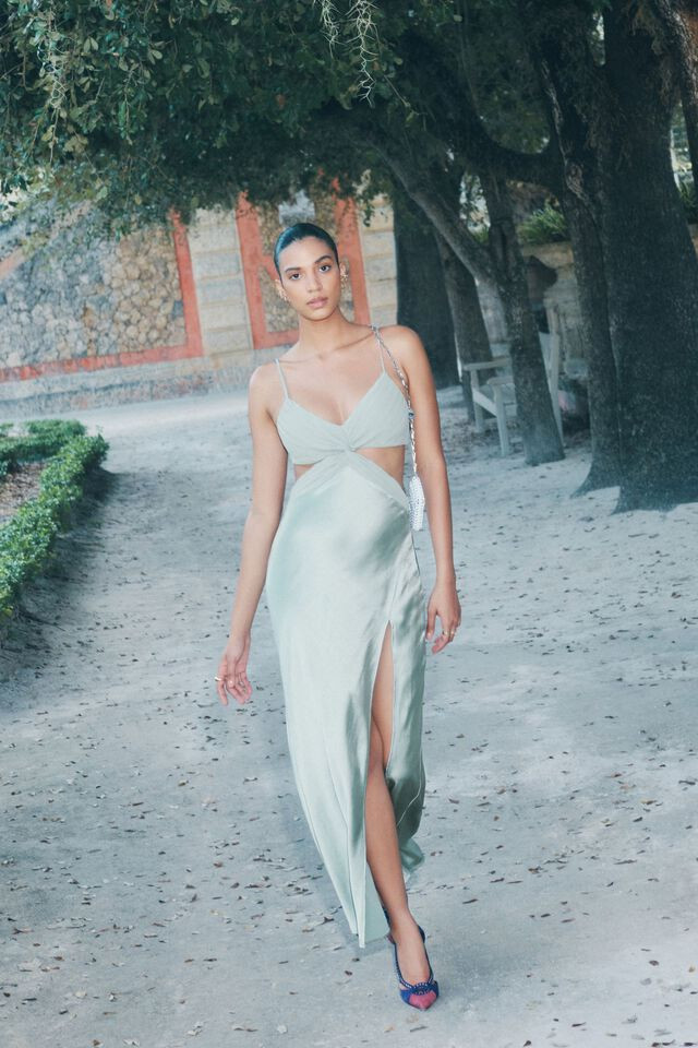 Robe maxi à entaille sur les deux côtés | Dynamite Clothing