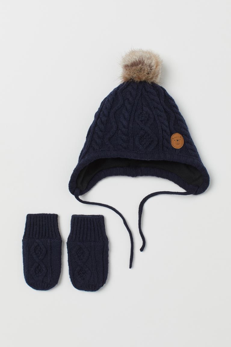 Fleece-lined set with a hat and mittens in a soft cable knit. Hat with faux fur pompom at top, sm... | H&M (US + CA)