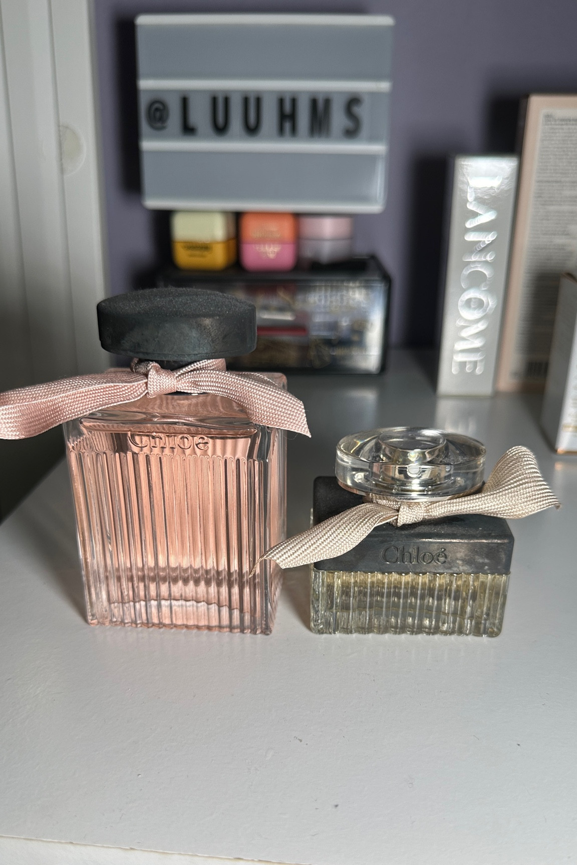 Meu primeiro perfume importado.

Uma porta que uma vez aberta nunca mais dá para fechar rsrs 

Comprei as escuras e amei, deixei eles de canto e ficaram assim 🥲

#LTKgift #natalLTK #perfumes #chloe 

#LTKbeauty #LTKbrasil