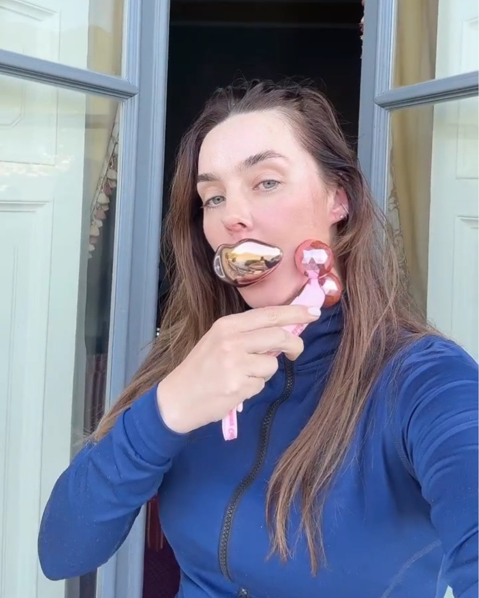 Never travel without a sculptor - the way it chisels away plane puff is like no other!

#LTKbeauty #LTKFind #LTKtravel