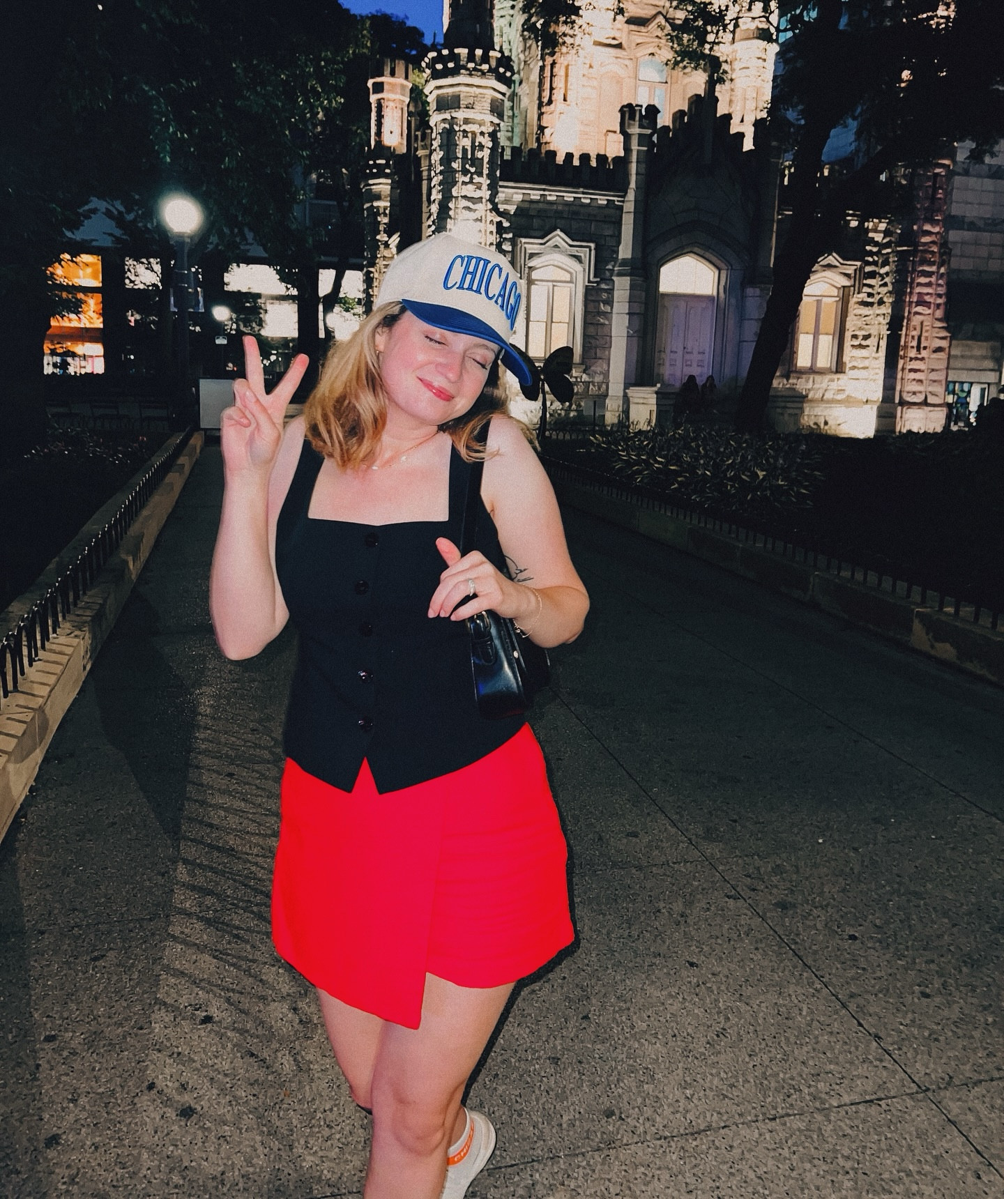 chicago by night is pretty neat 🤩
had two beautiful summer nights in the city last week, ain’t I a lucky gal! 😌🌃❤️
#summertimechi #chicagogram #chicagogirl
@abercrombie #AbercrombiePartner #FitCheck