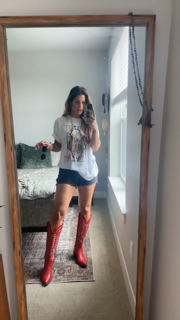 Styling this graphic tee from Walmart that you guys LOVE 

#LTKstyletip #LTKshoecrush #LTKfindsunder50