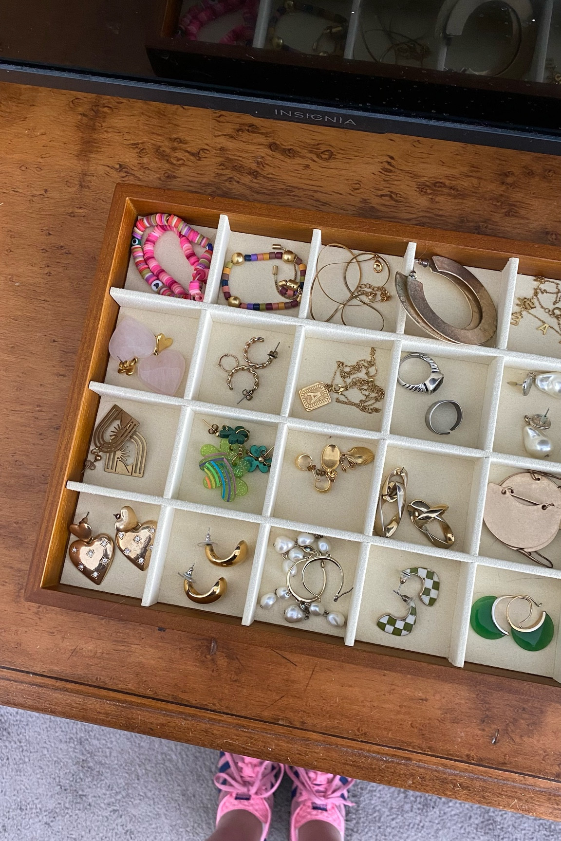 The cutest jewelry organizer! Now I can finally clearly see all of my options 💘💐✨