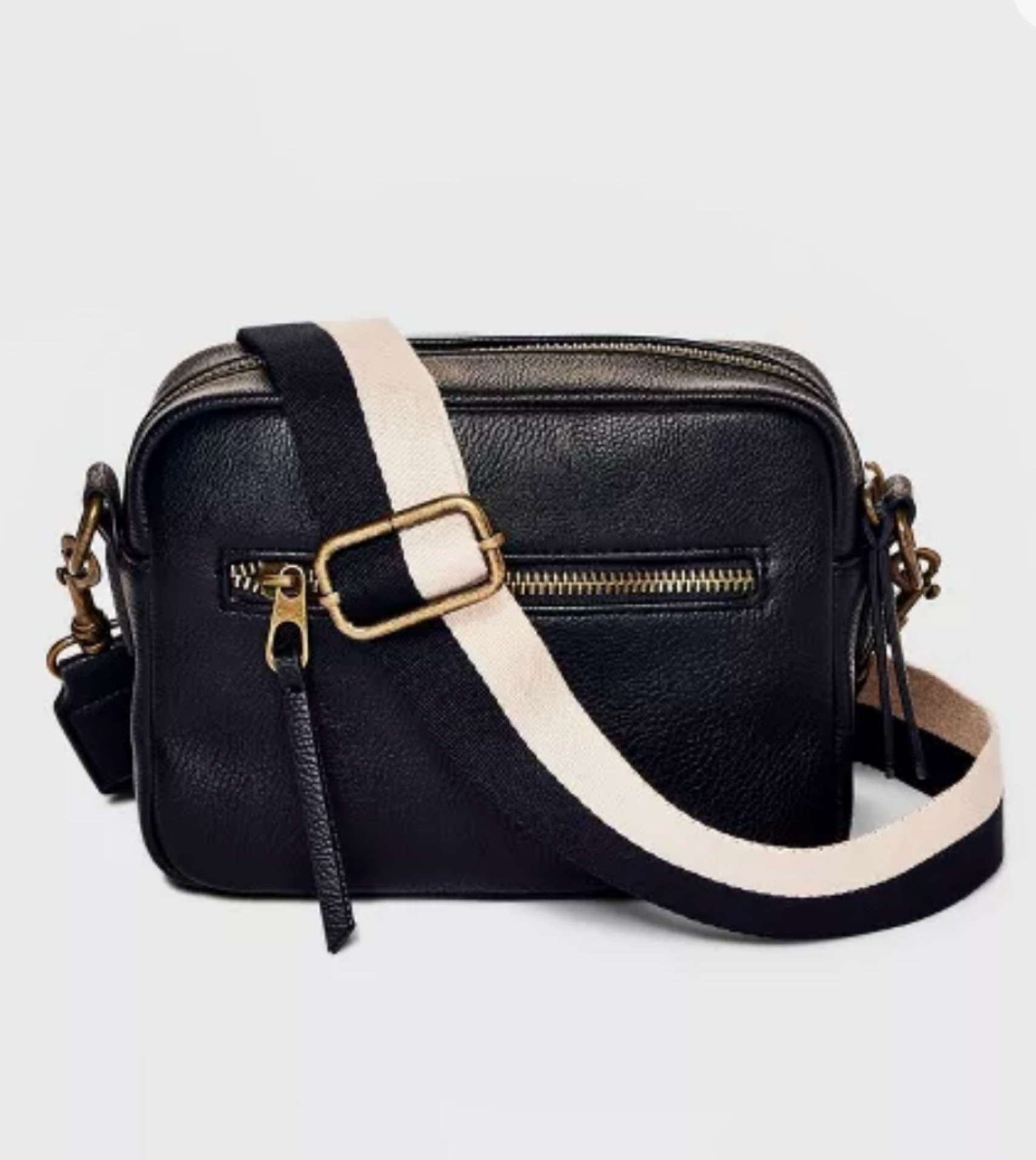 This bag matches almost everything! Such a good staple piece. 