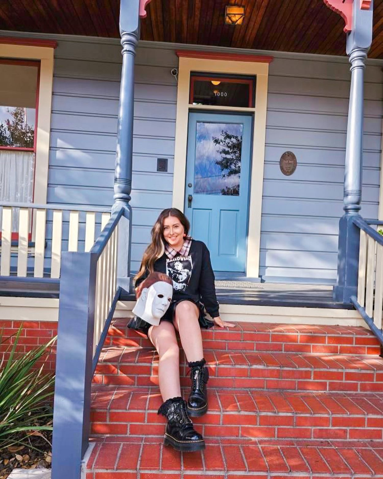 Happy Michael Myers Monday!🎃🔪 It’s Summerween!☀️
Disney and spooky horror my fave, I combine both. 😉
. Also I have my own top 6 foot 3’ man that owns a Michael Myers mask. 😍😌🤭
. Location 📍 Michael Myers house in Pasadena, Original filming location of 1978 Halloween Hedge scene, & the @sugarmyntgallery 
.
. Flannel + mask @spirithalloween 
.
.
.
.
.
#theshape #michaelmyers #michaelmyersmask #michaelmyersmondays #halloween #halloweenmovie #halloweenfranchise #horrormovies #horrorcommunity #halloweencommunity #spookyeveryday #disneyhorror #horrordisney #slashermovies #michaelmyershouse #pasadenacalifornia #halloweeneveryday