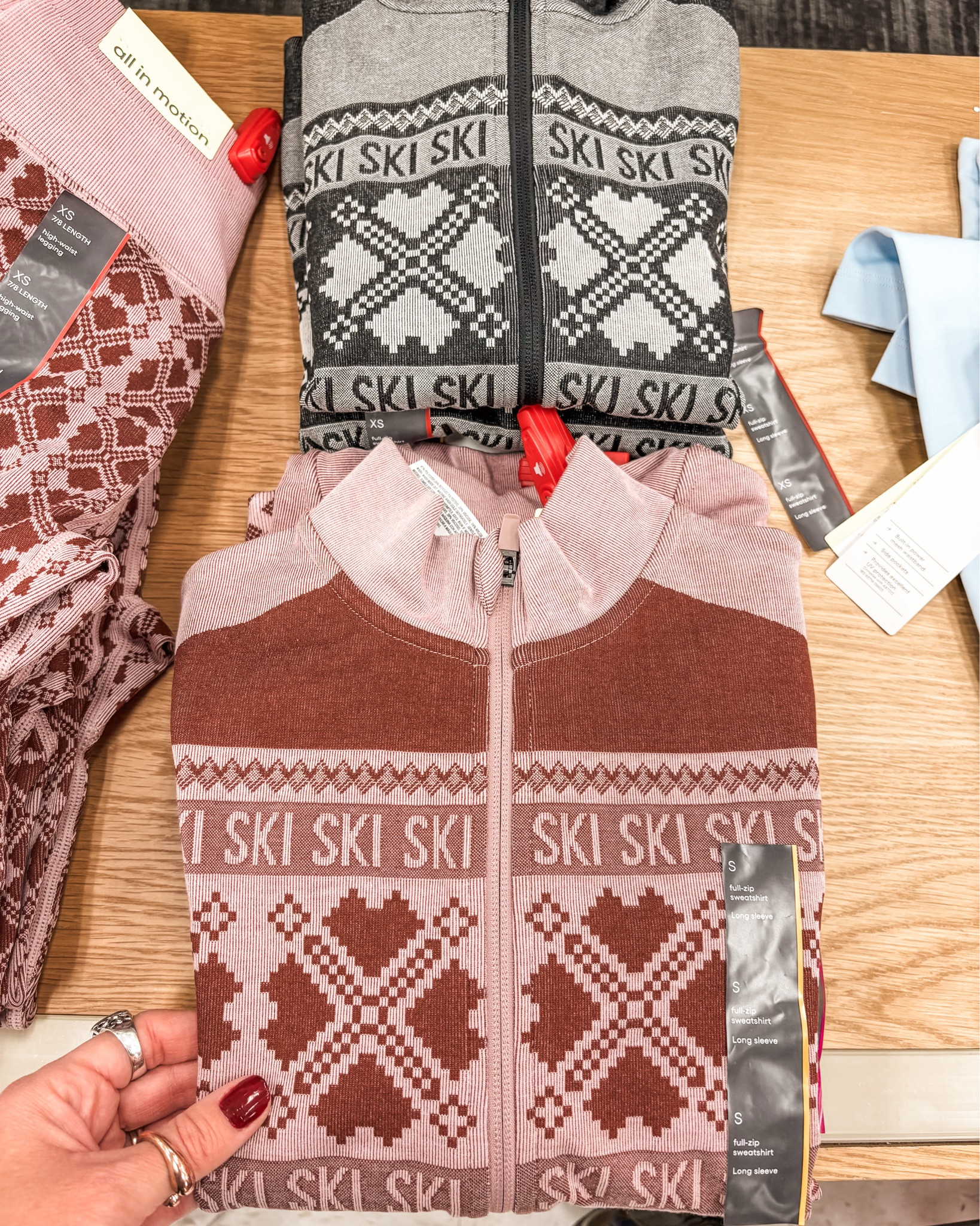 New Women’s seamless fair isle print set. So pretty!

#LTKActive #LTKGiftGuide #LTKHoliday