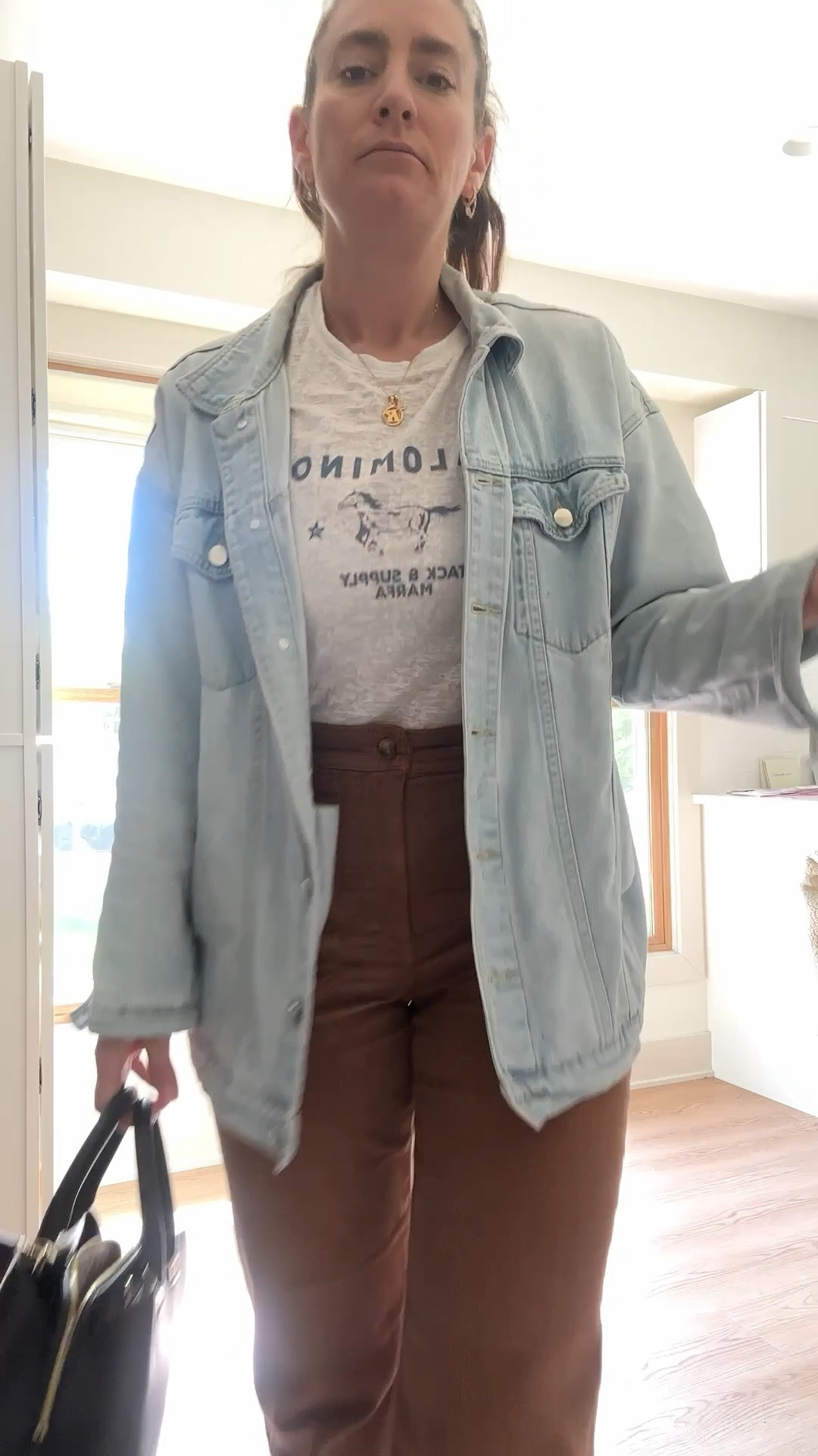 Spring Day Fits

Isa and I ran some errands. For a cooler morning, I grabbed my corduroy pants, relaxed graphic tee, and platform sandals. A daytime denim jacket & classic chocolate bag kept the look chill.

#LTKootd