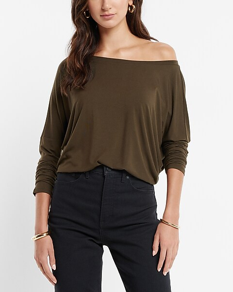 Relaxed Off The Shoulder London Tee | Express